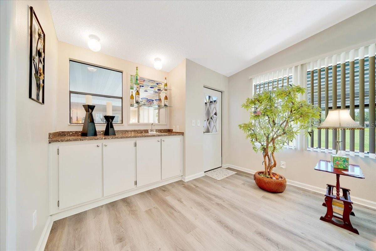 Image 17 of 52 For 926 Saint Andrews Boulevard