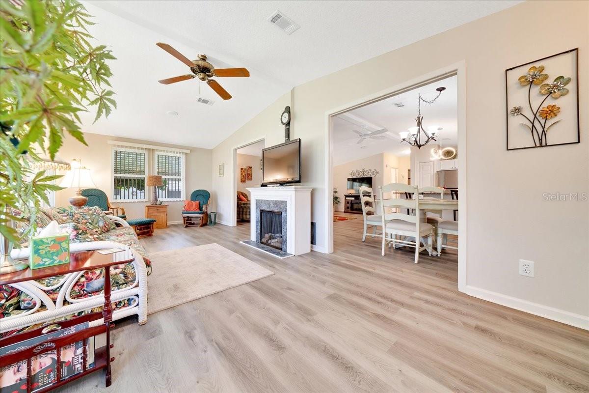 Image 18 of 52 For 926 Saint Andrews Boulevard