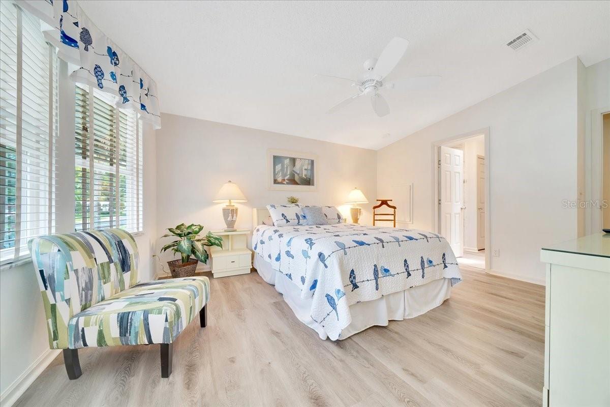 Image 21 of 52 For 926 Saint Andrews Boulevard
