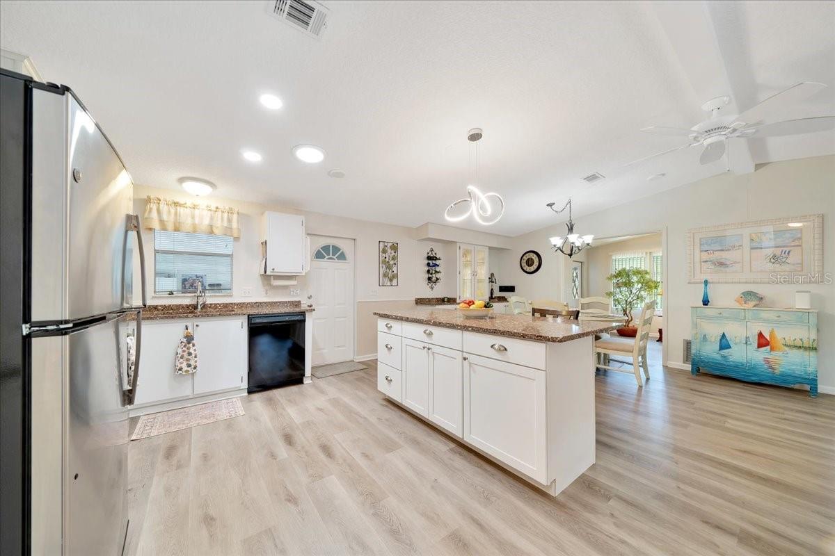Image 4 of 52 For 926 Saint Andrews Boulevard