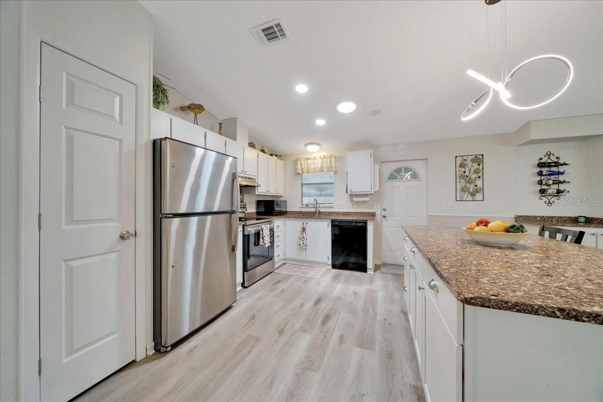 Image 8 of 52 For 926 Saint Andrews Boulevard