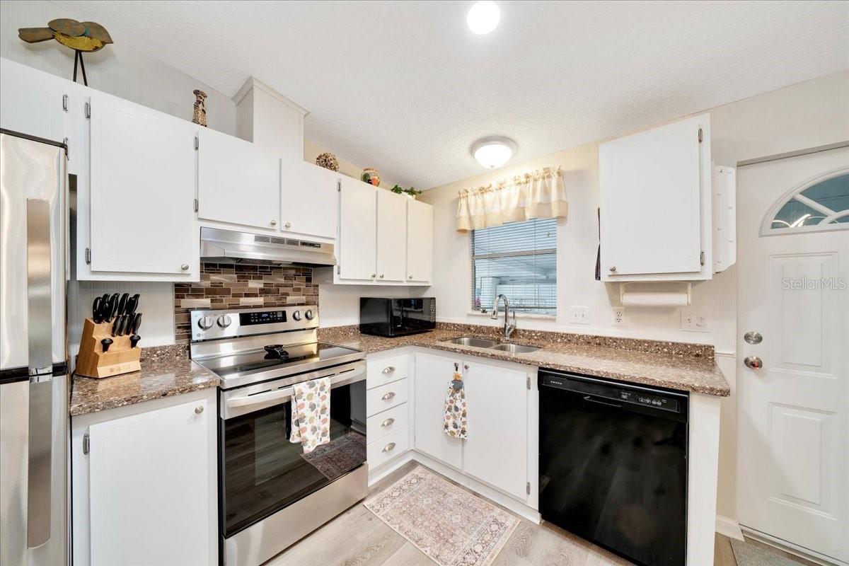 Image 9 of 52 For 926 Saint Andrews Boulevard