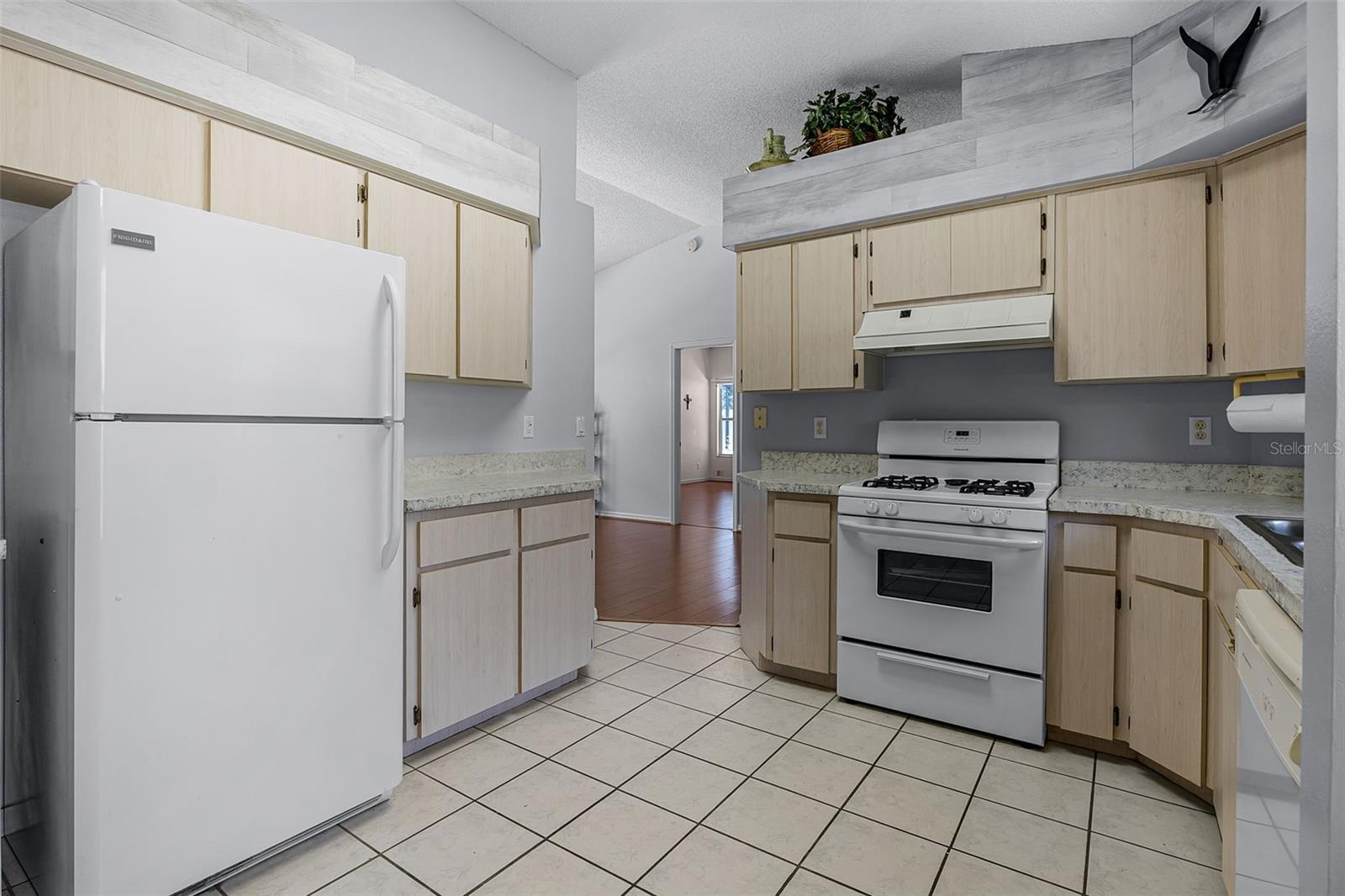 Image 14 of 65 For 5507 Laver Street
