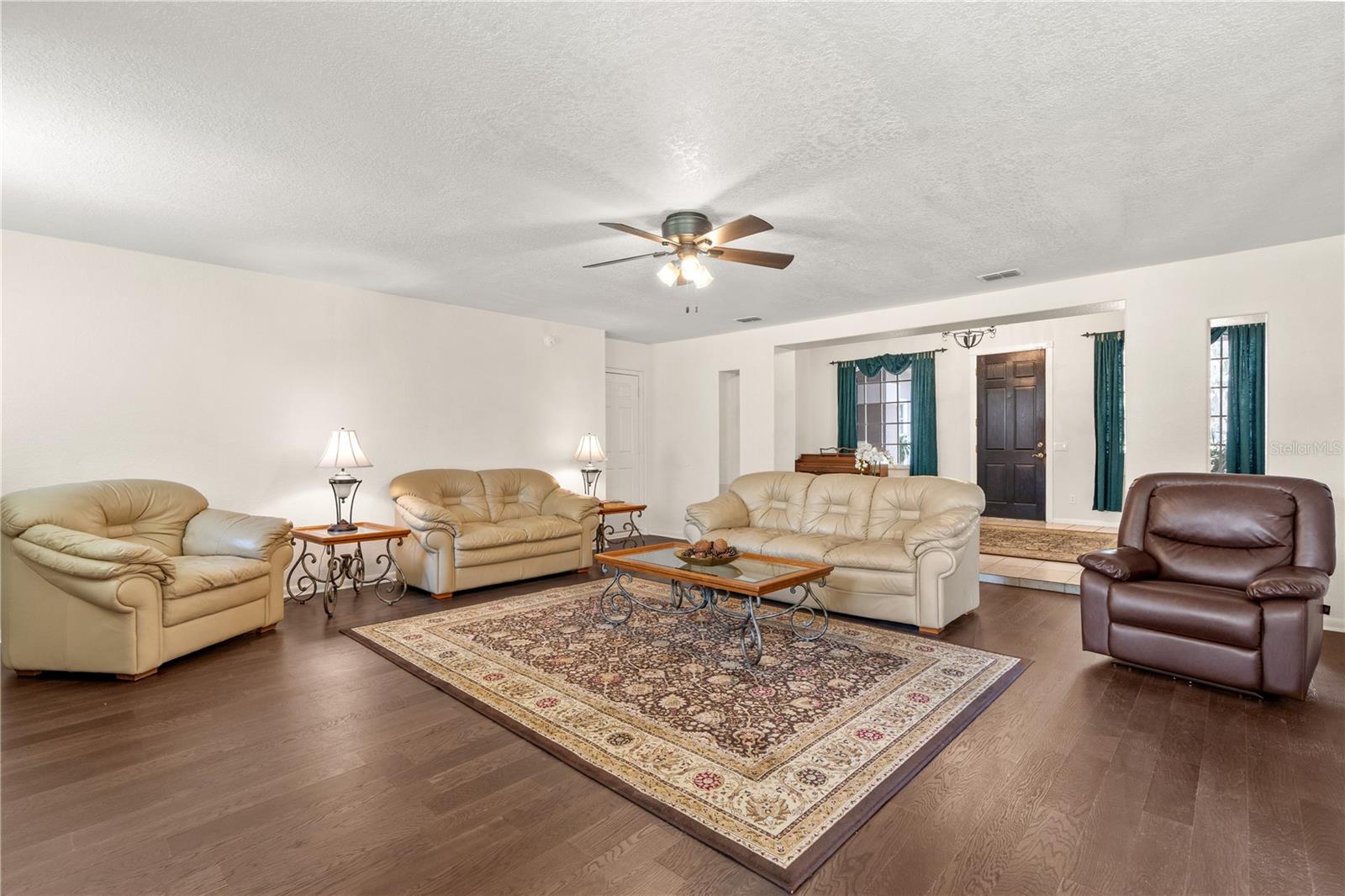 Image 18 of 51 For 81 Carol Avenue