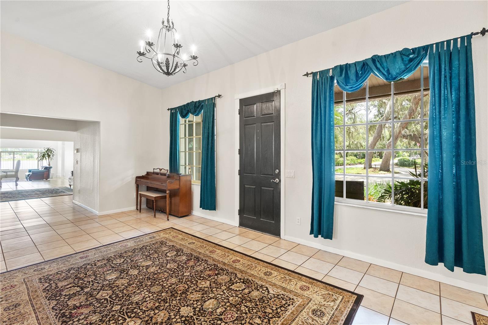 Image 4 of 51 For 81 Carol Avenue