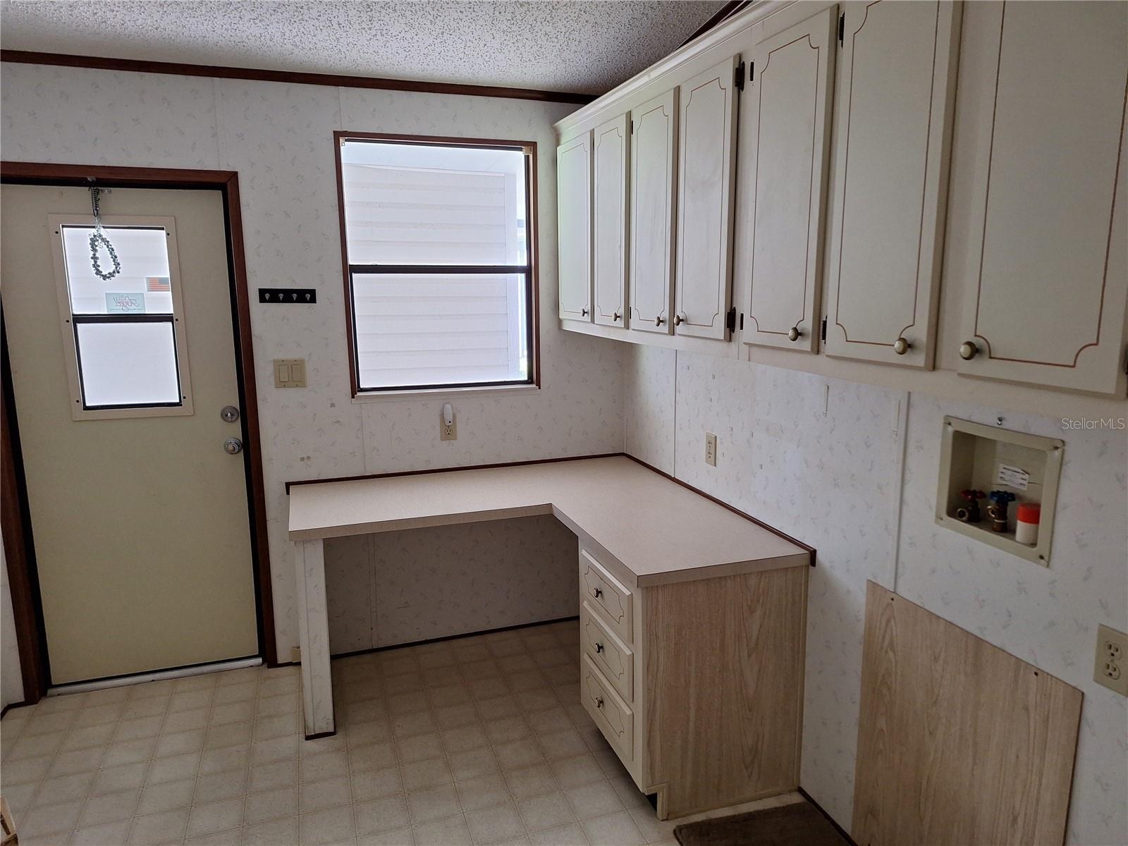 Image 15 of 41 For 432 Santa Fe Road E
