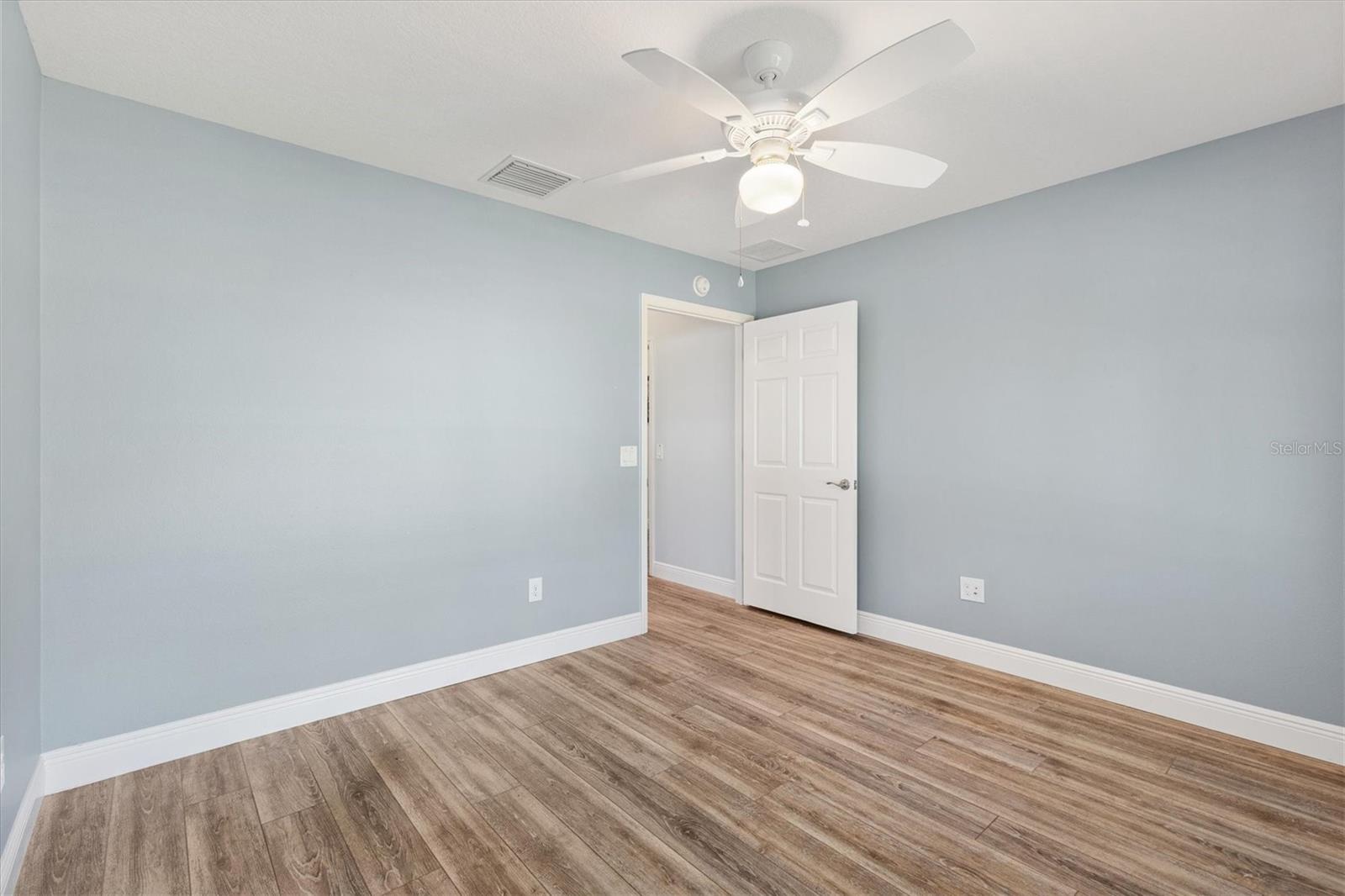 Image 18 of 39 For 3759 Orient Avenue