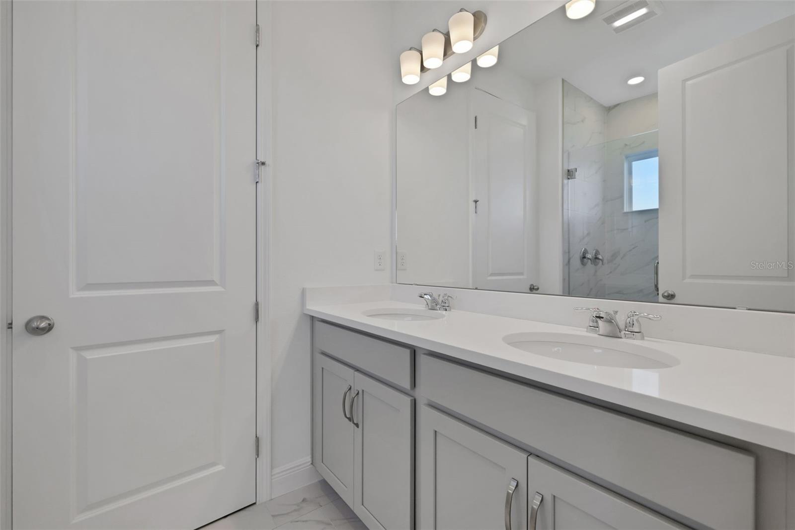 Image 14 of 33 For 6527 Trailblaze Bend