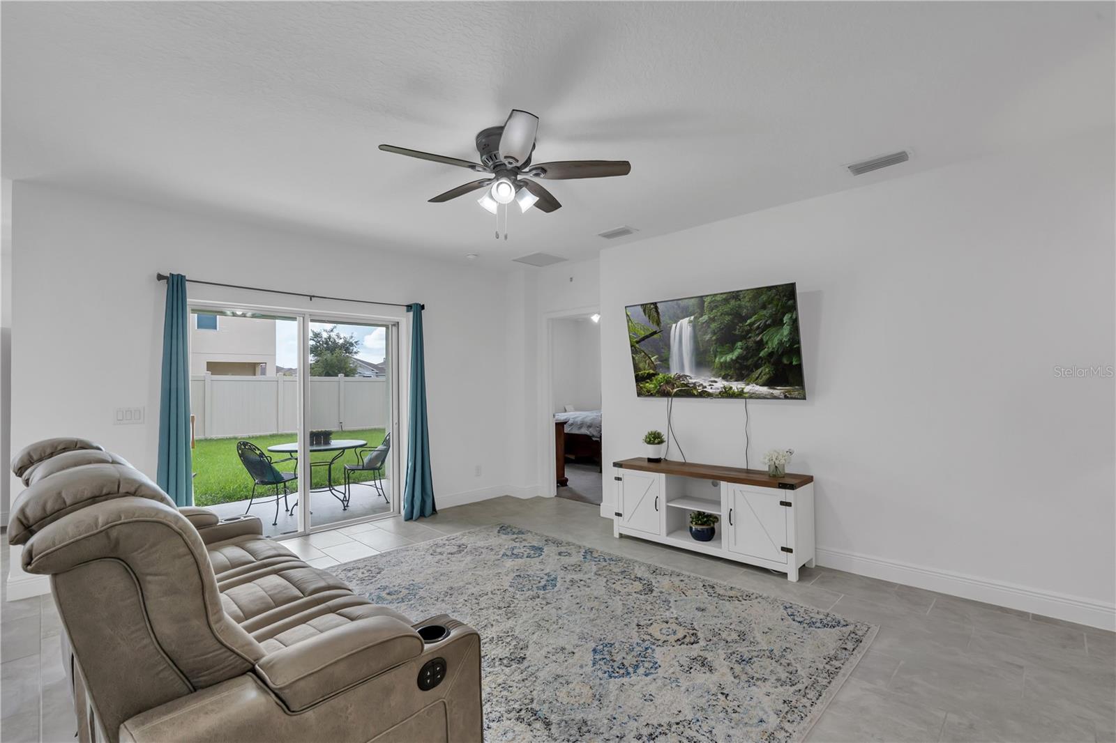 Image 14 of 59 For 9380 La Salle Street