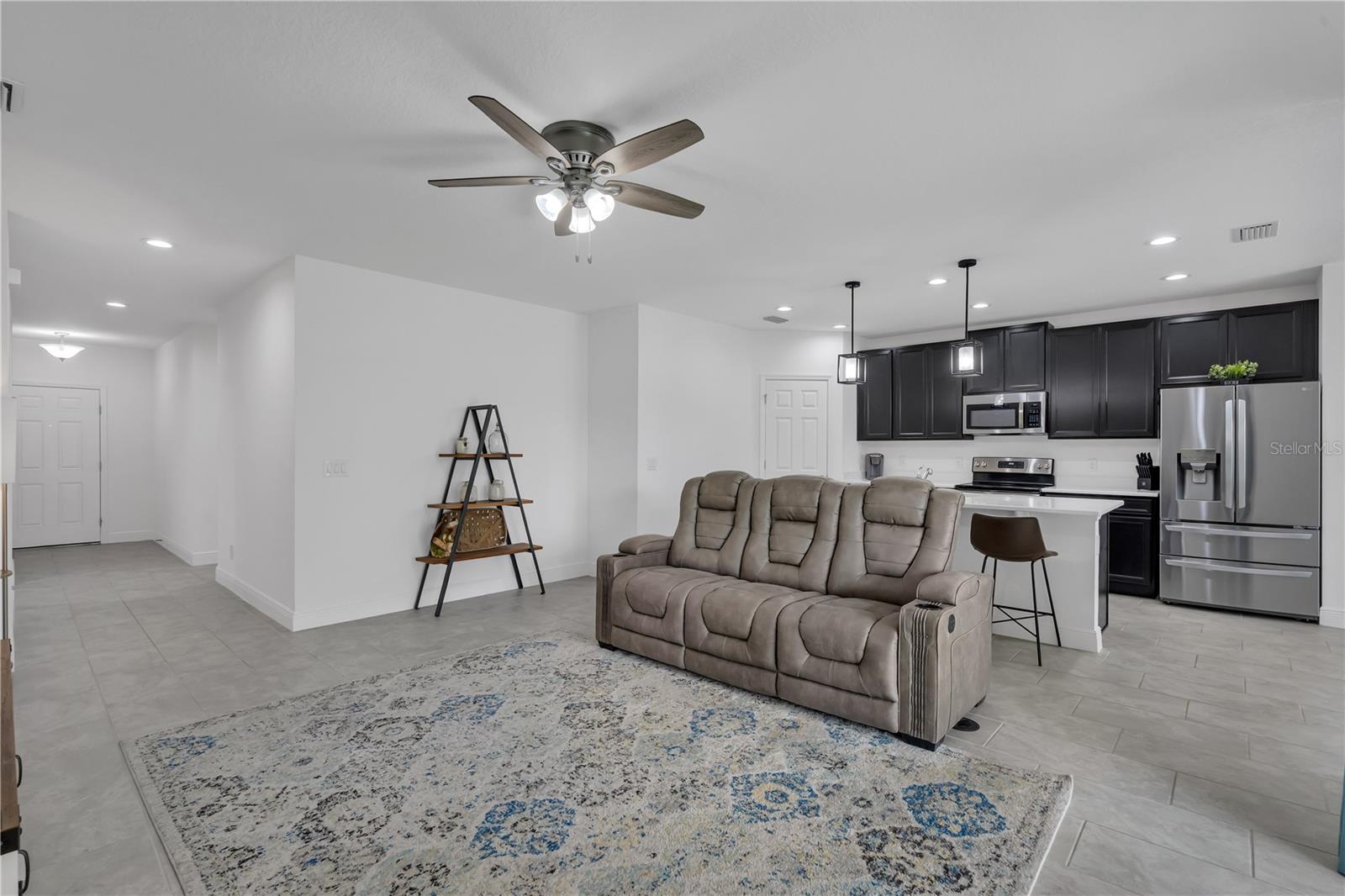 Image 15 of 59 For 9380 La Salle Street