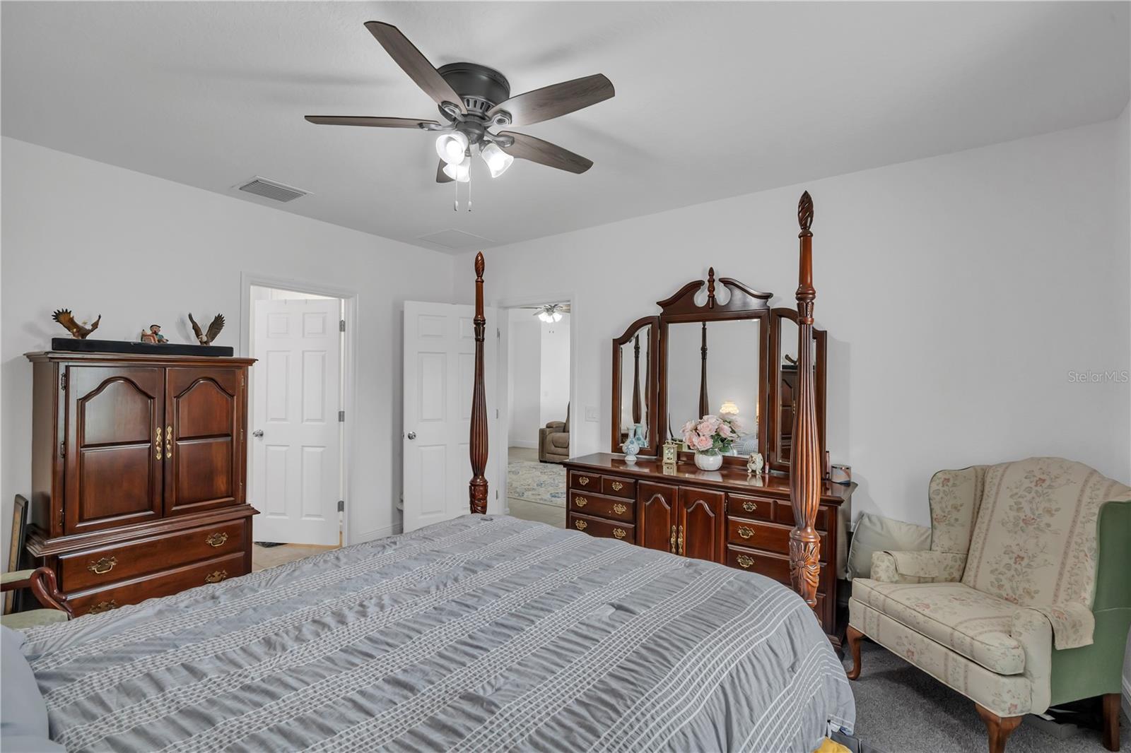Image 18 of 59 For 9380 La Salle Street