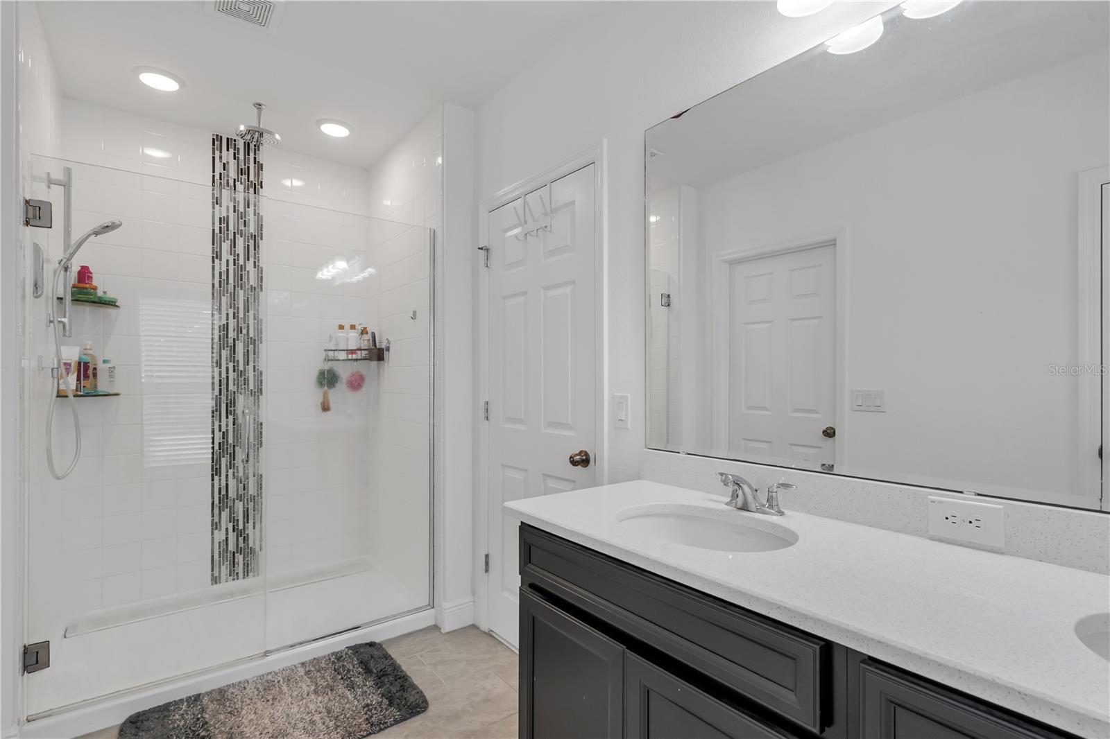 Image 21 of 59 For 9380 La Salle Street