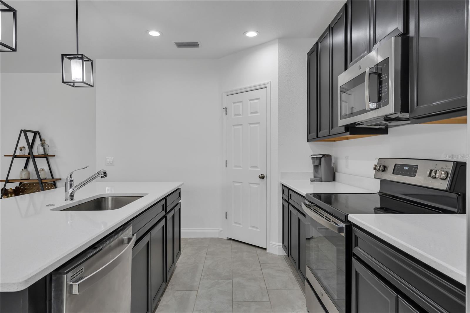 Image 8 of 59 For 9380 La Salle Street