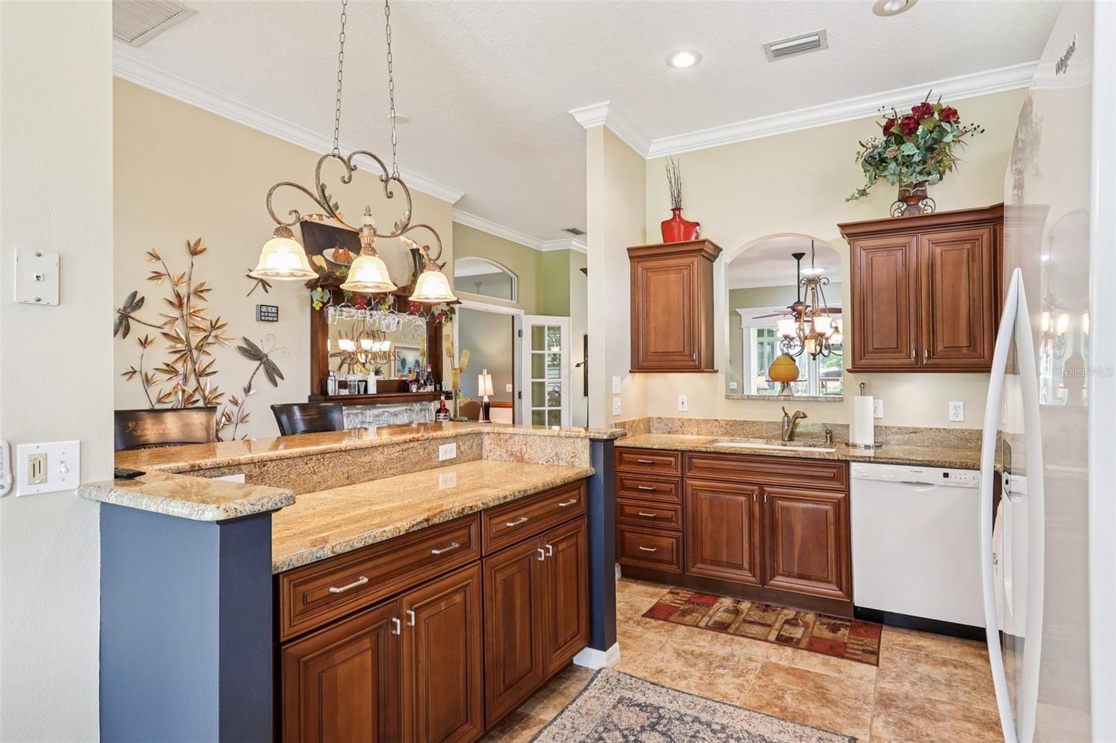 Image 16 of 75 For 2512 Baywater Road