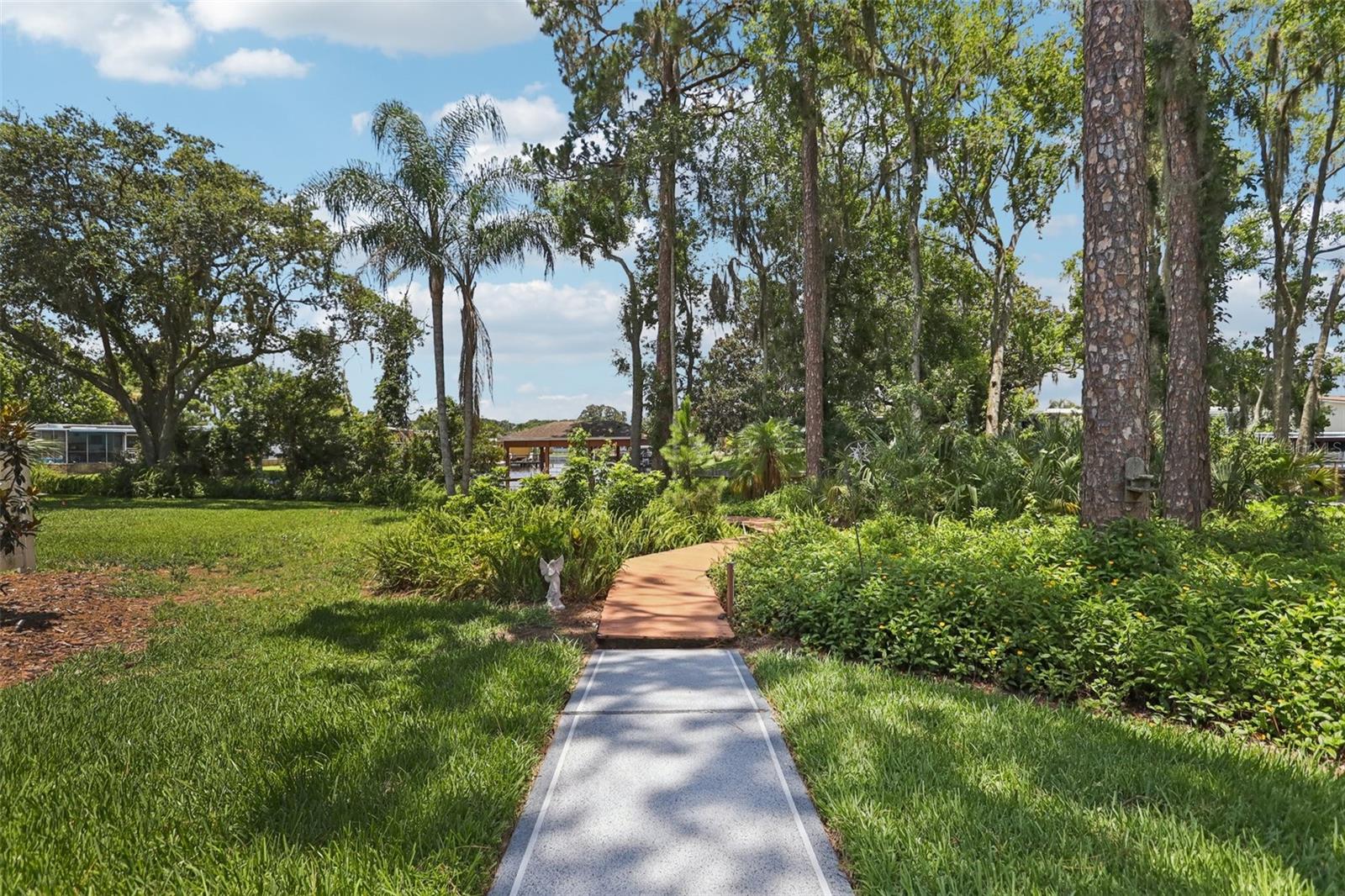 Image 38 of 75 For 2512 Baywater Road