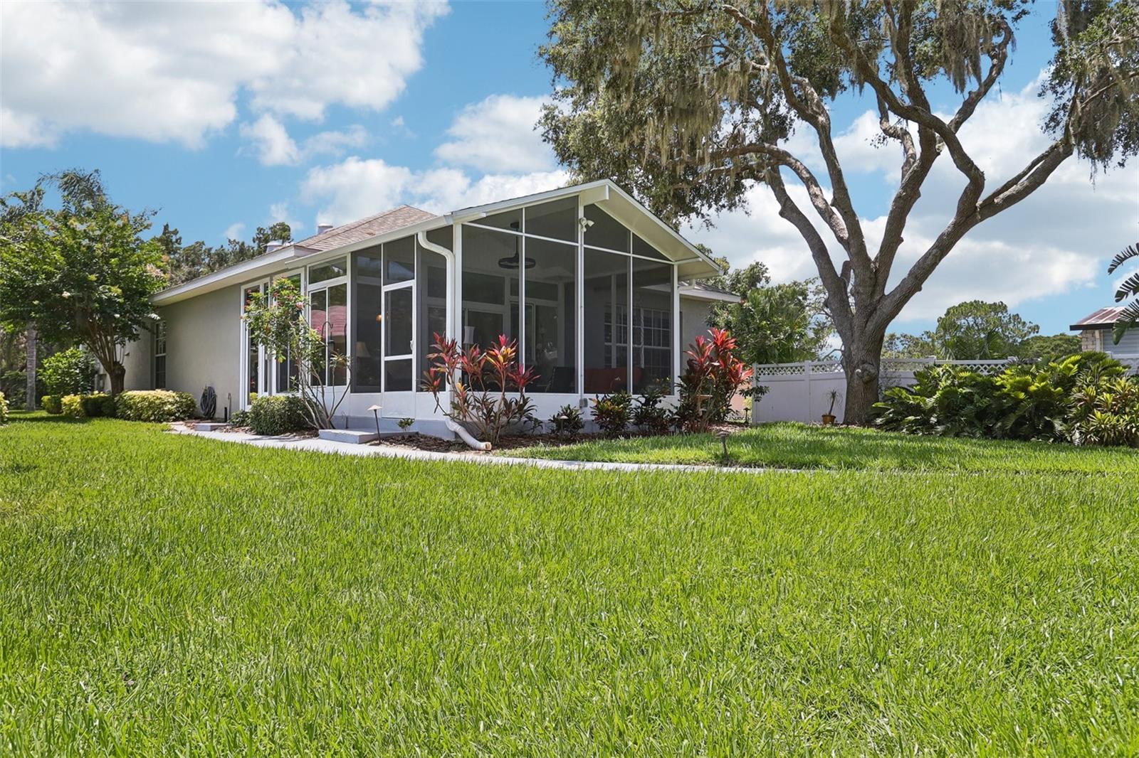 Image 51 of 75 For 2512 Baywater Road