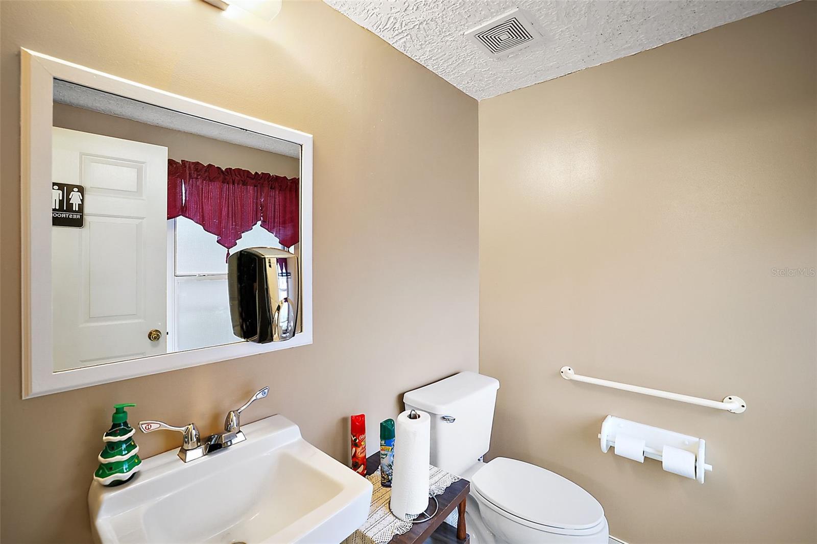 Image 12 of 23 For 305 Sinclair Avenue