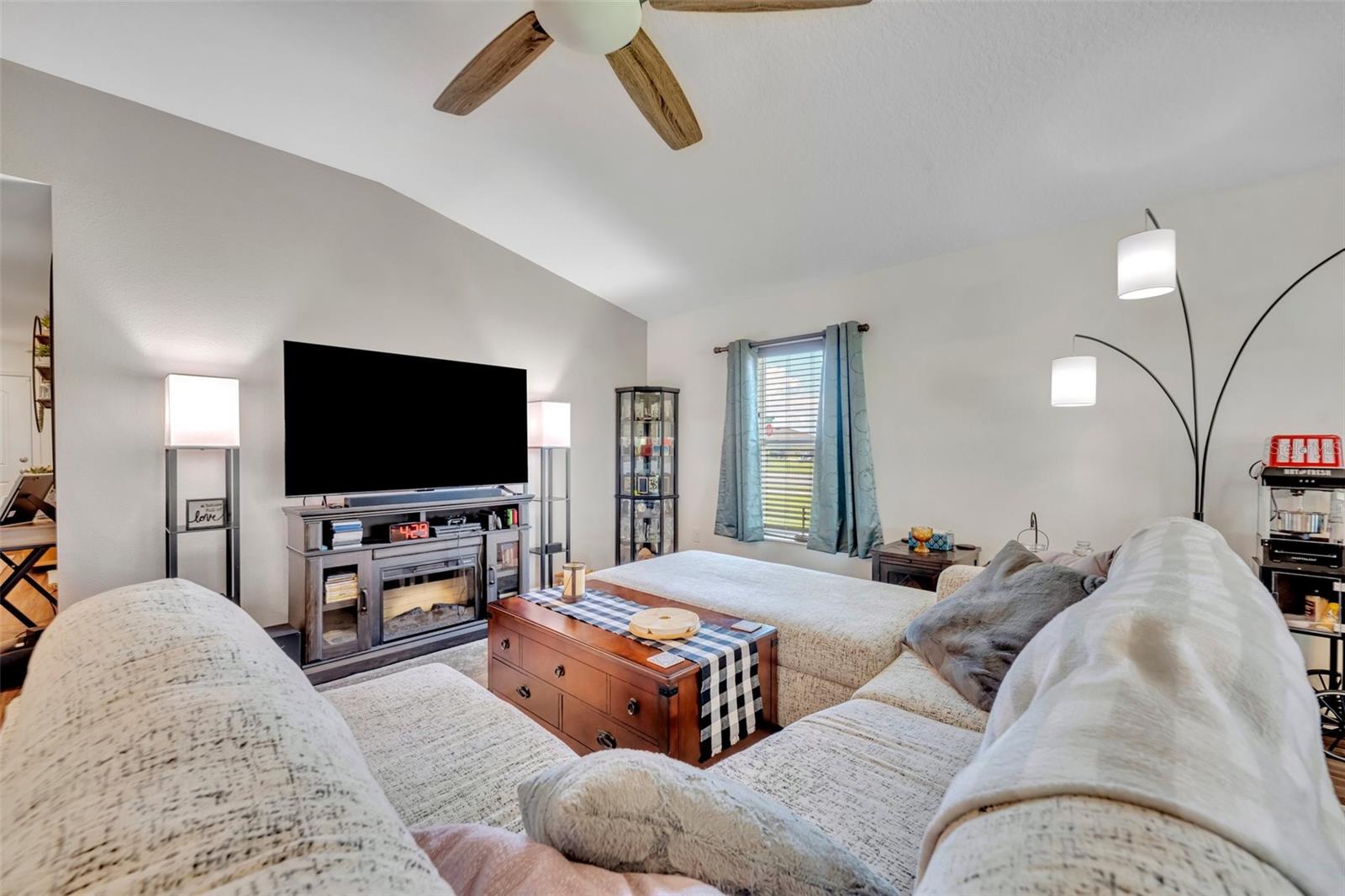 Image 6 of 36 For 2488 Begonia Street