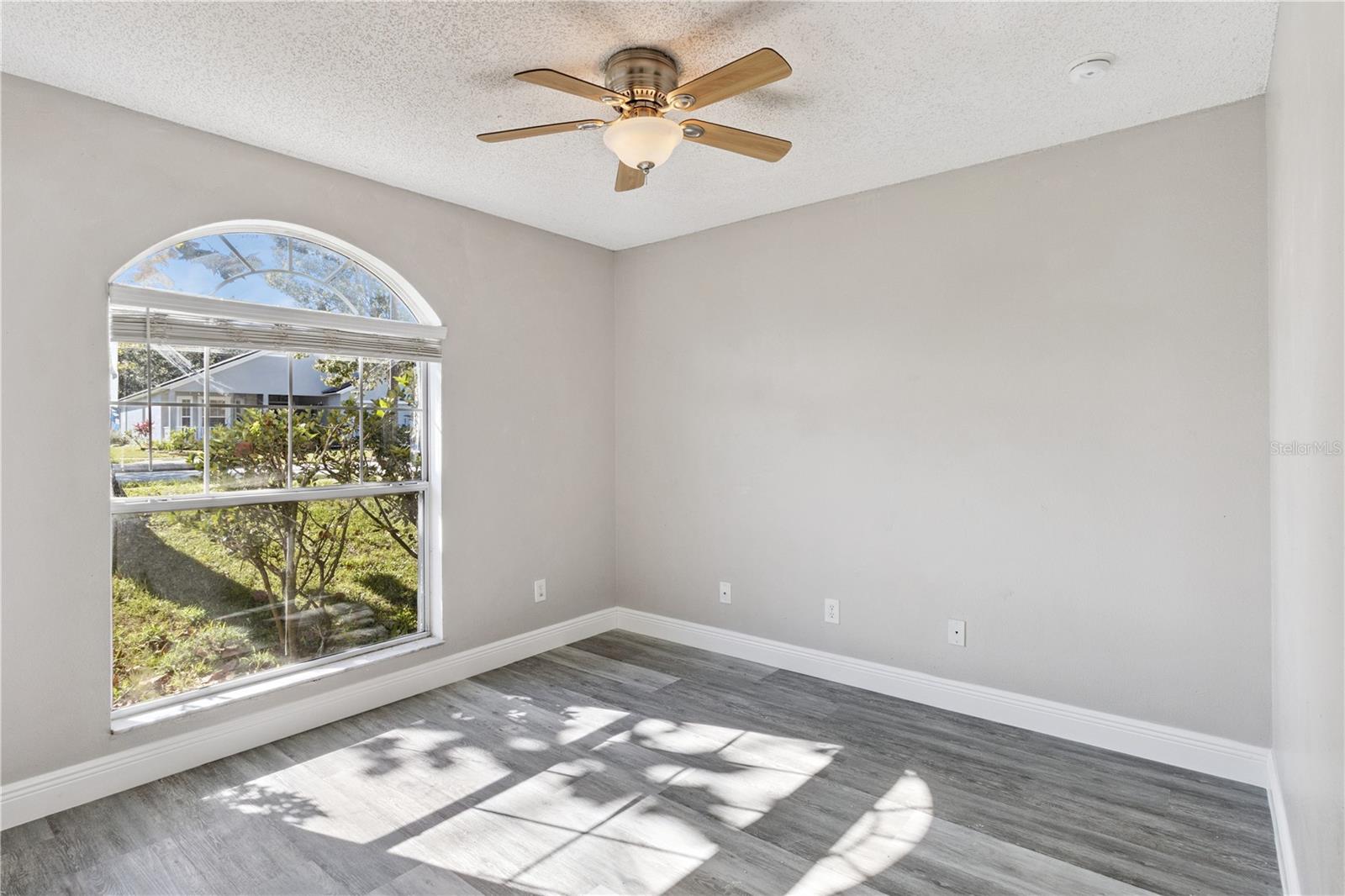 Image 20 of 33 For 1055 Bluegrass Drive