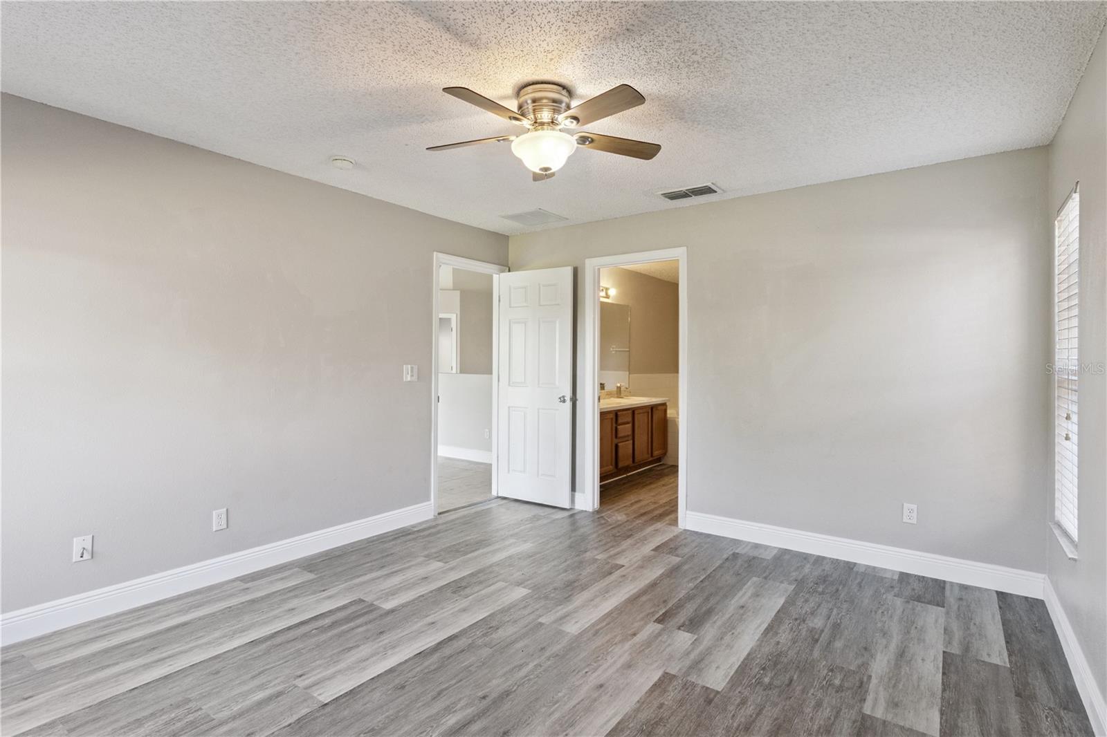 Image 21 of 33 For 1055 Bluegrass Drive