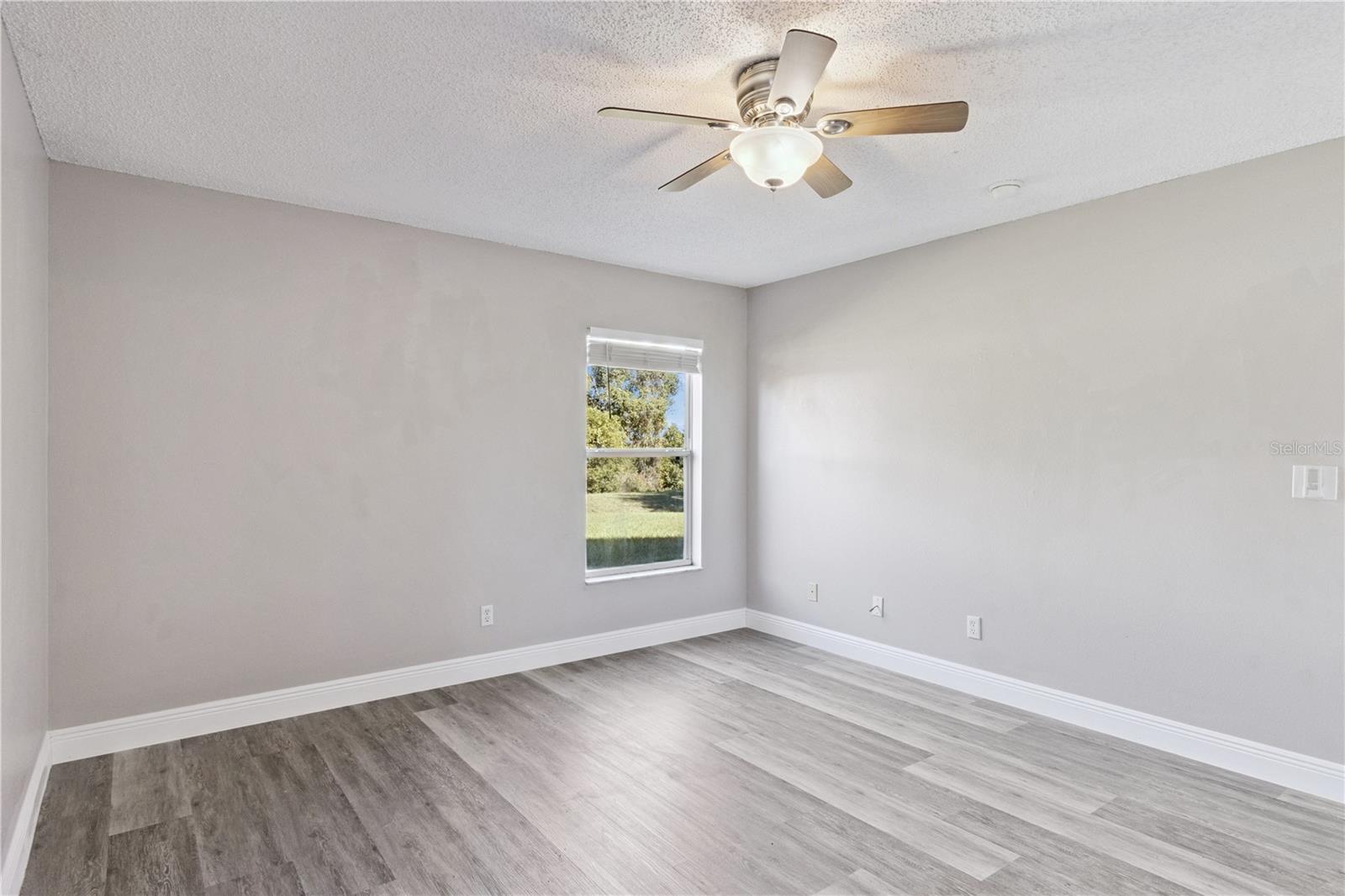 Image 24 of 33 For 1055 Bluegrass Drive