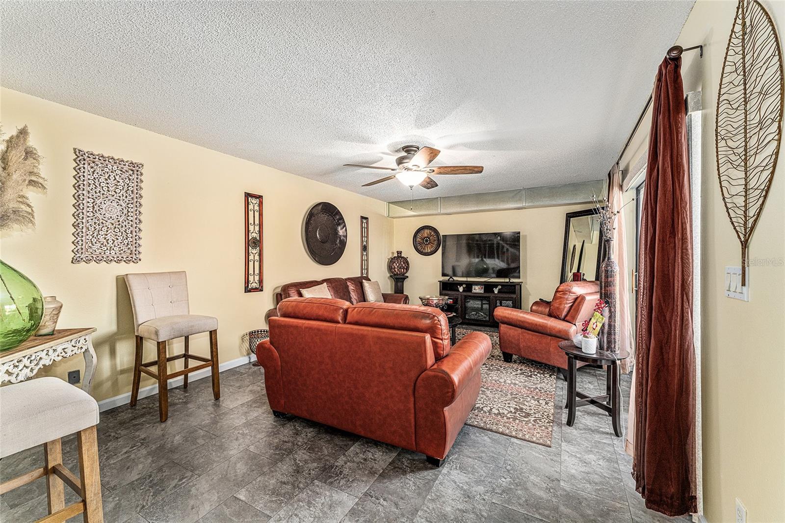 Image 4 of 31 For 2920 Poplar Avenue