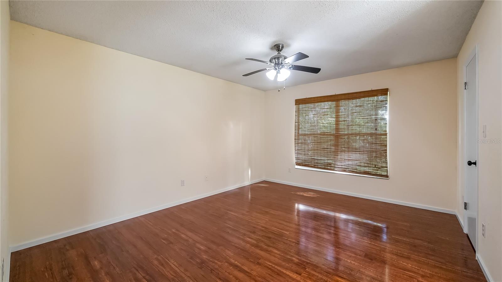 Image 19 of 37 For 15925 Summit Court
