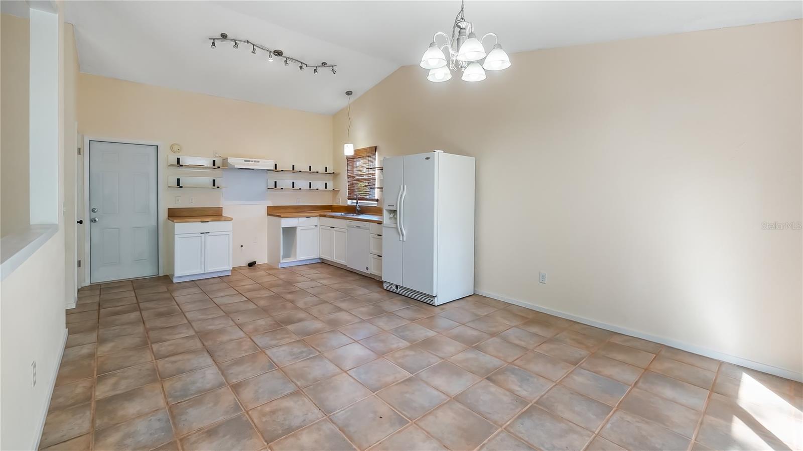 Image 7 of 37 For 15925 Summit Court