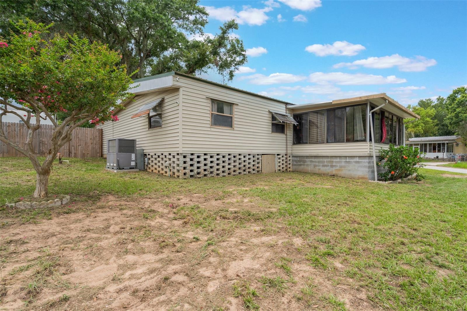 Image 7 of 18 For 17511 Palm Drive