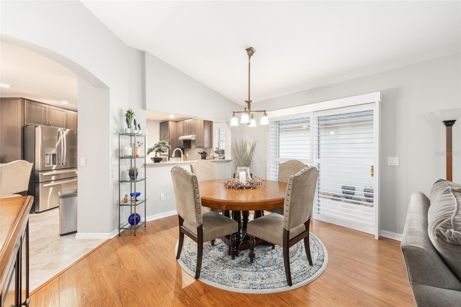 Listing photo id 11 for 1065 Berg Court