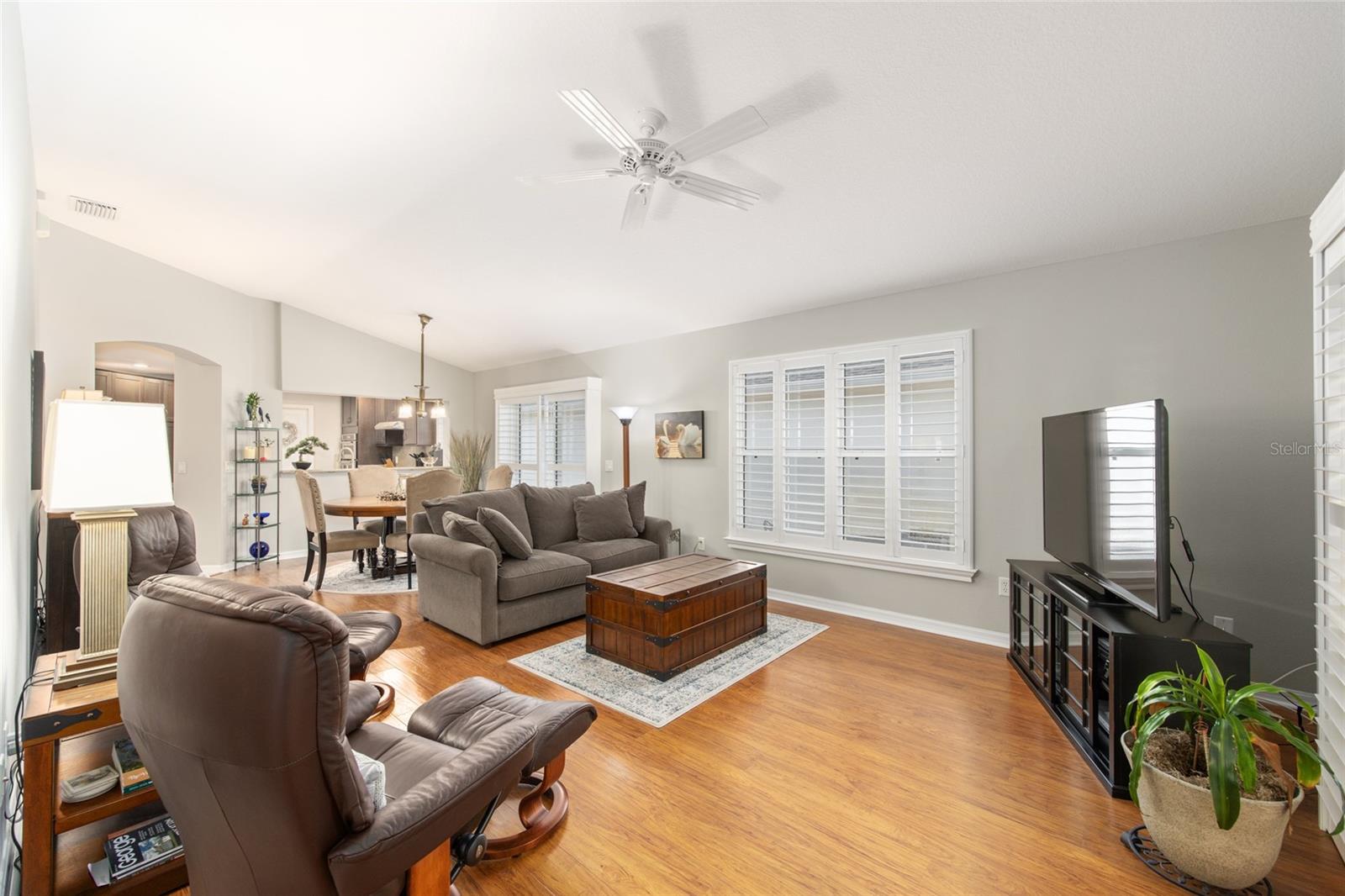 Listing photo id 16 for 1065 Berg Court
