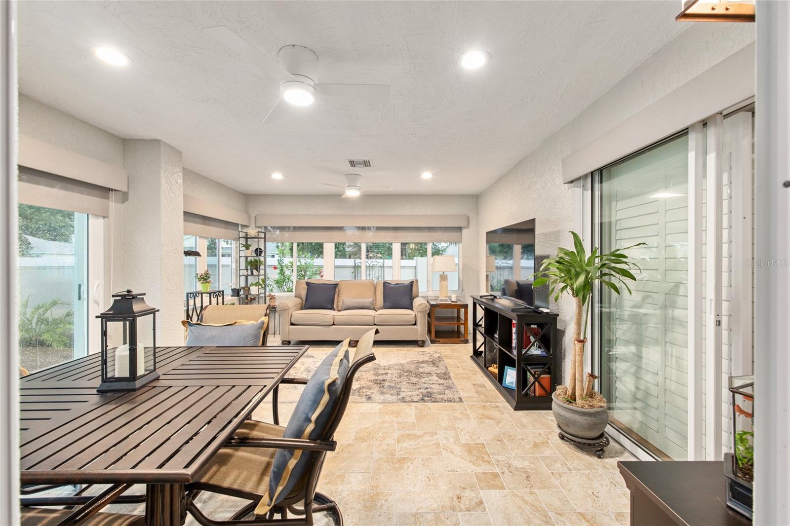 Listing photo id 17 for 1065 Berg Court