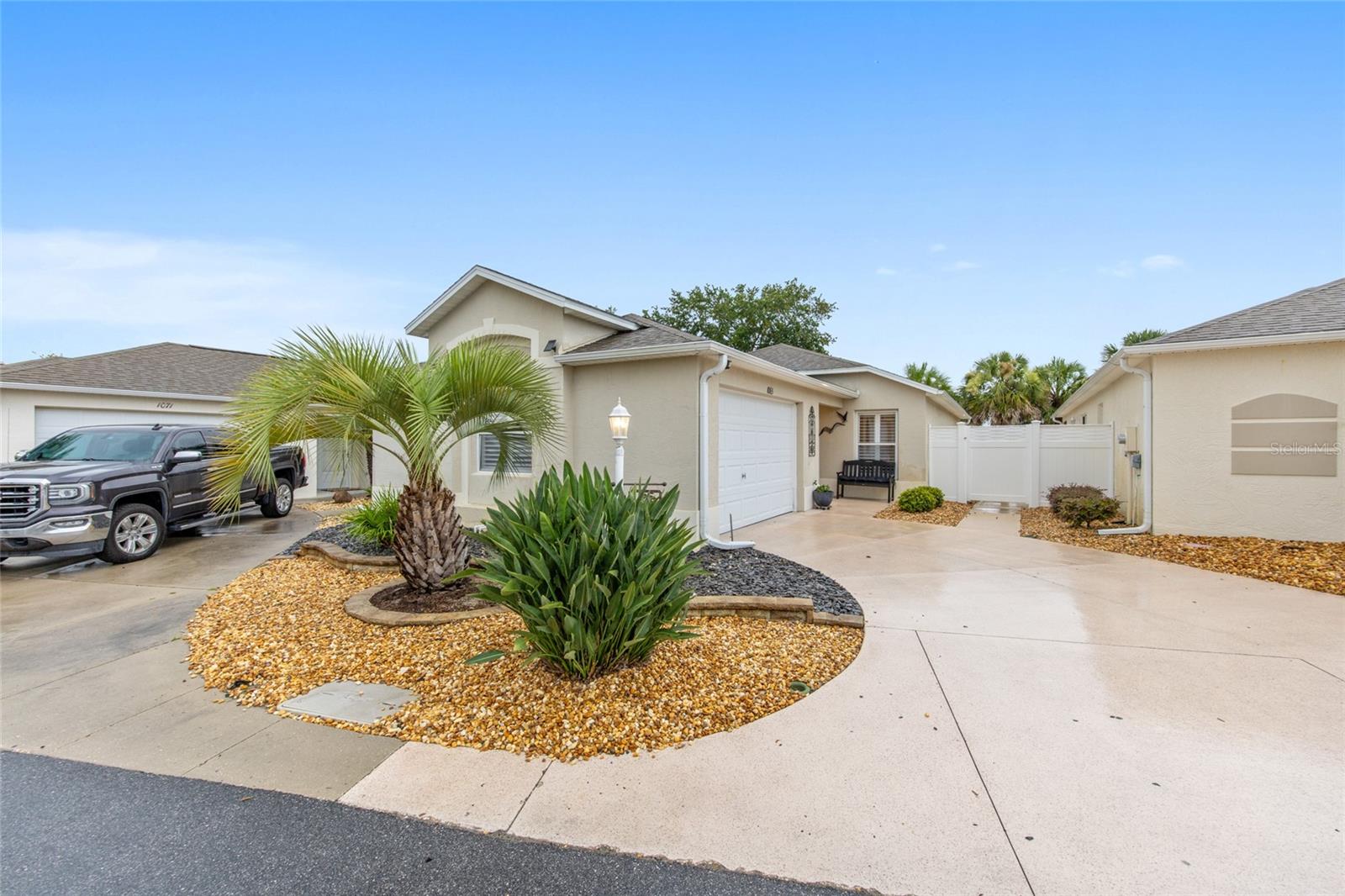 Listing photo id 0 for 1065 Berg Court