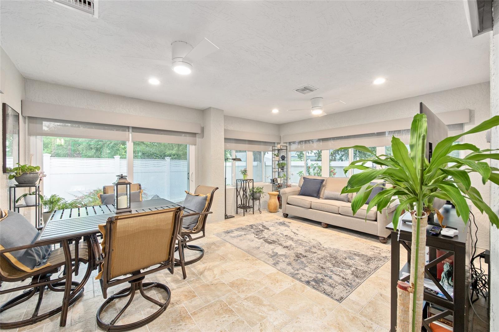 Listing photo id 18 for 1065 Berg Court