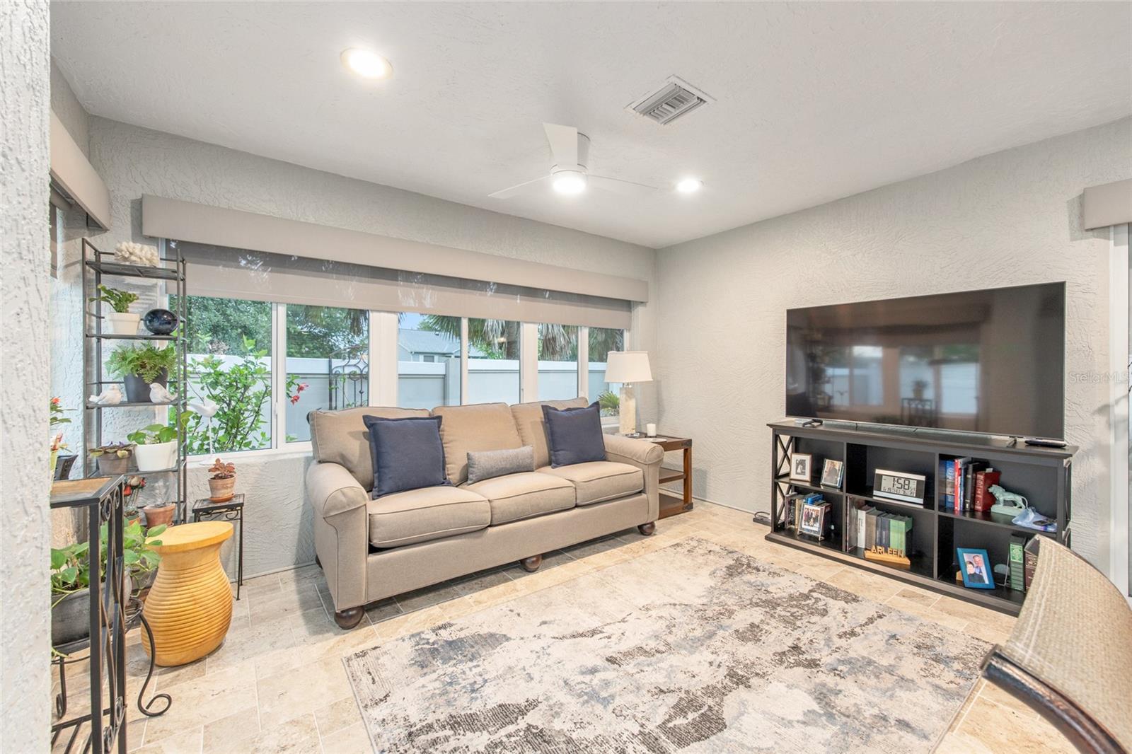 Listing photo id 21 for 1065 Berg Court
