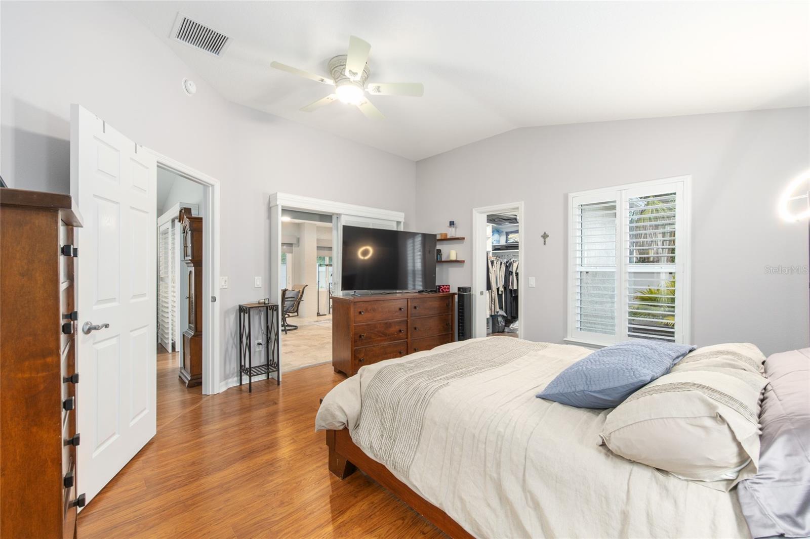 Listing photo id 25 for 1065 Berg Court