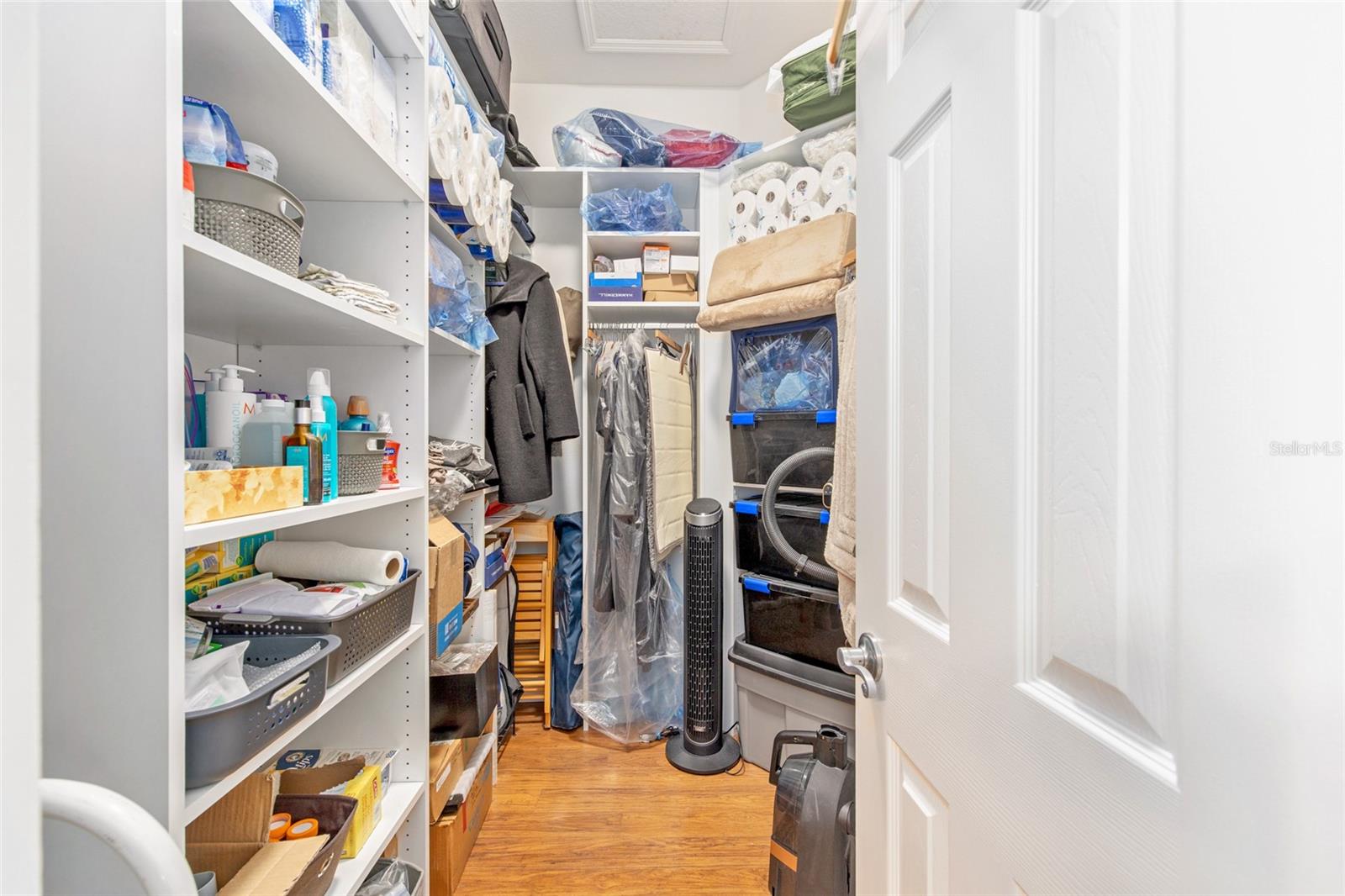 Listing photo id 27 for 1065 Berg Court