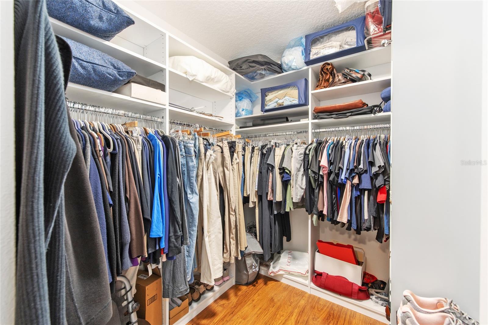 Listing photo id 28 for 1065 Berg Court