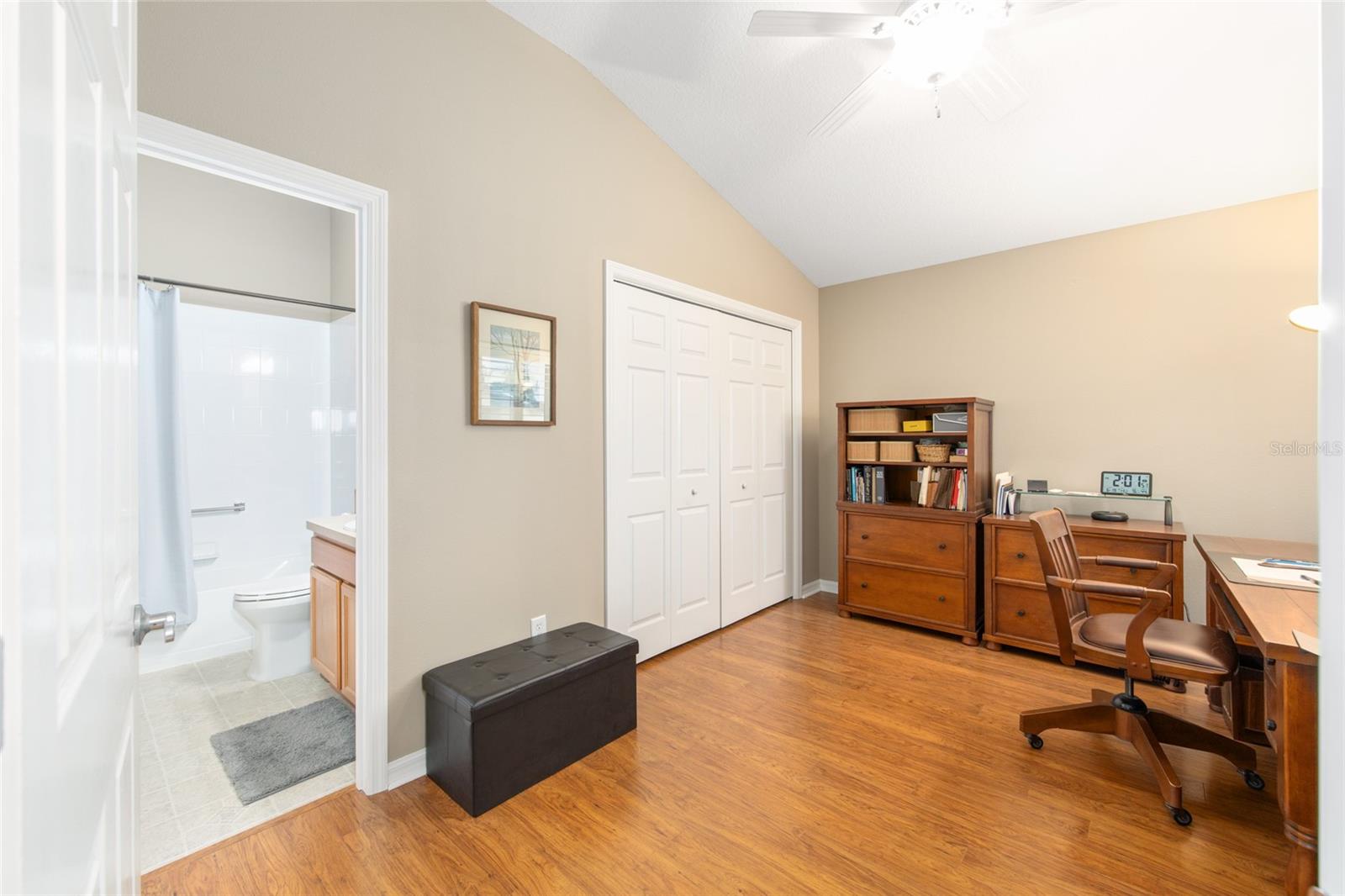 Listing photo id 29 for 1065 Berg Court