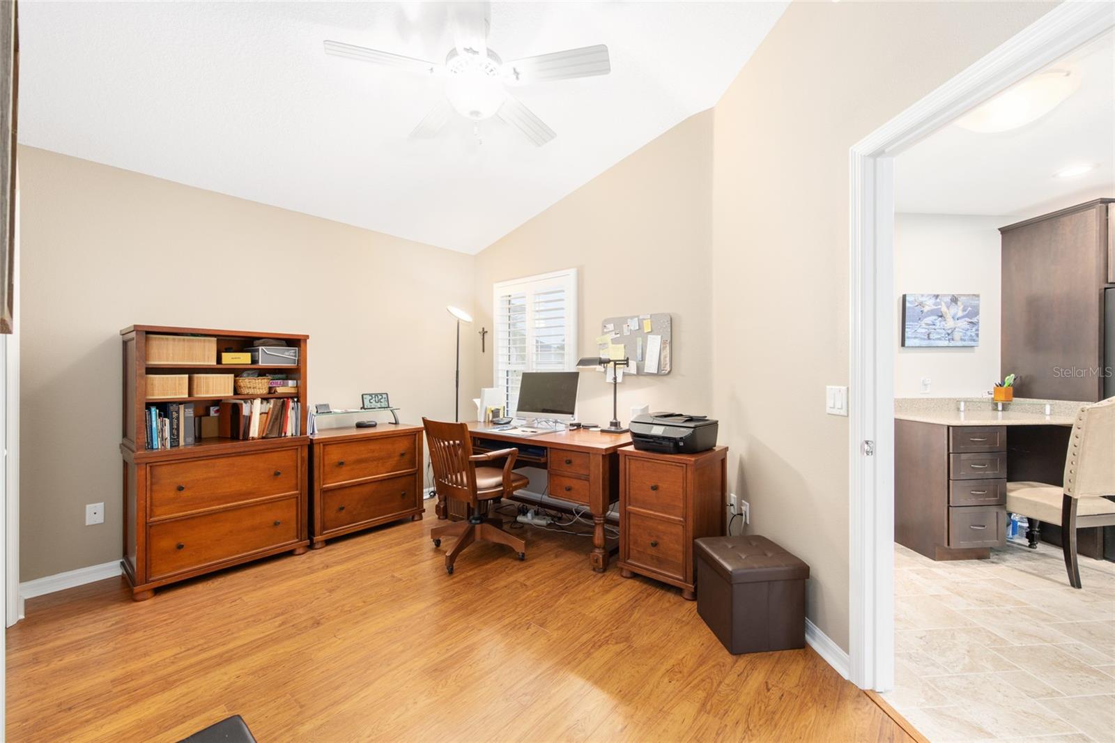 Listing photo id 30 for 1065 Berg Court