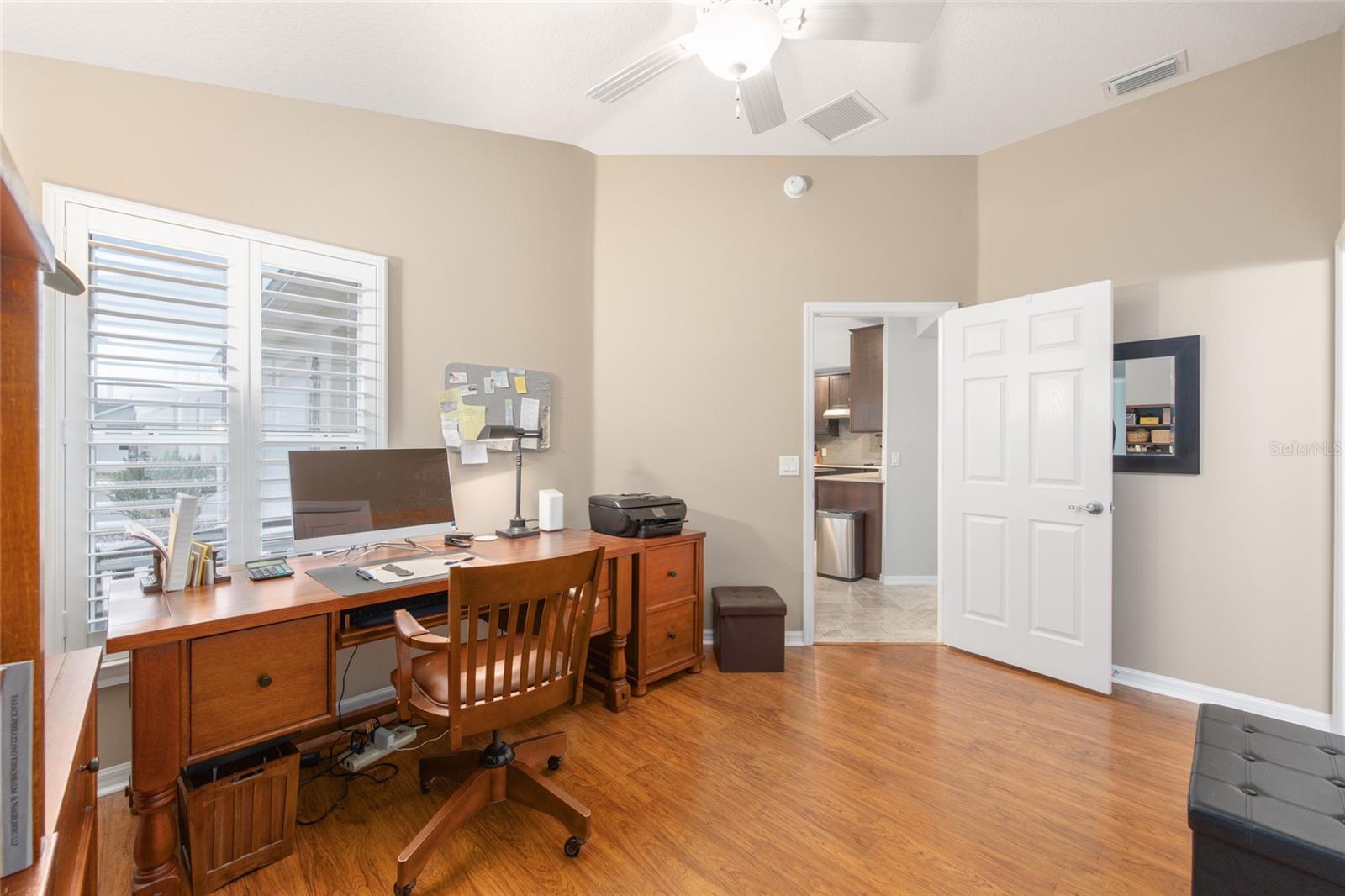 Listing photo id 31 for 1065 Berg Court