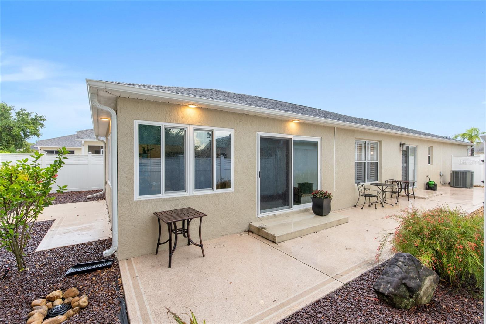 Listing photo id 36 for 1065 Berg Court