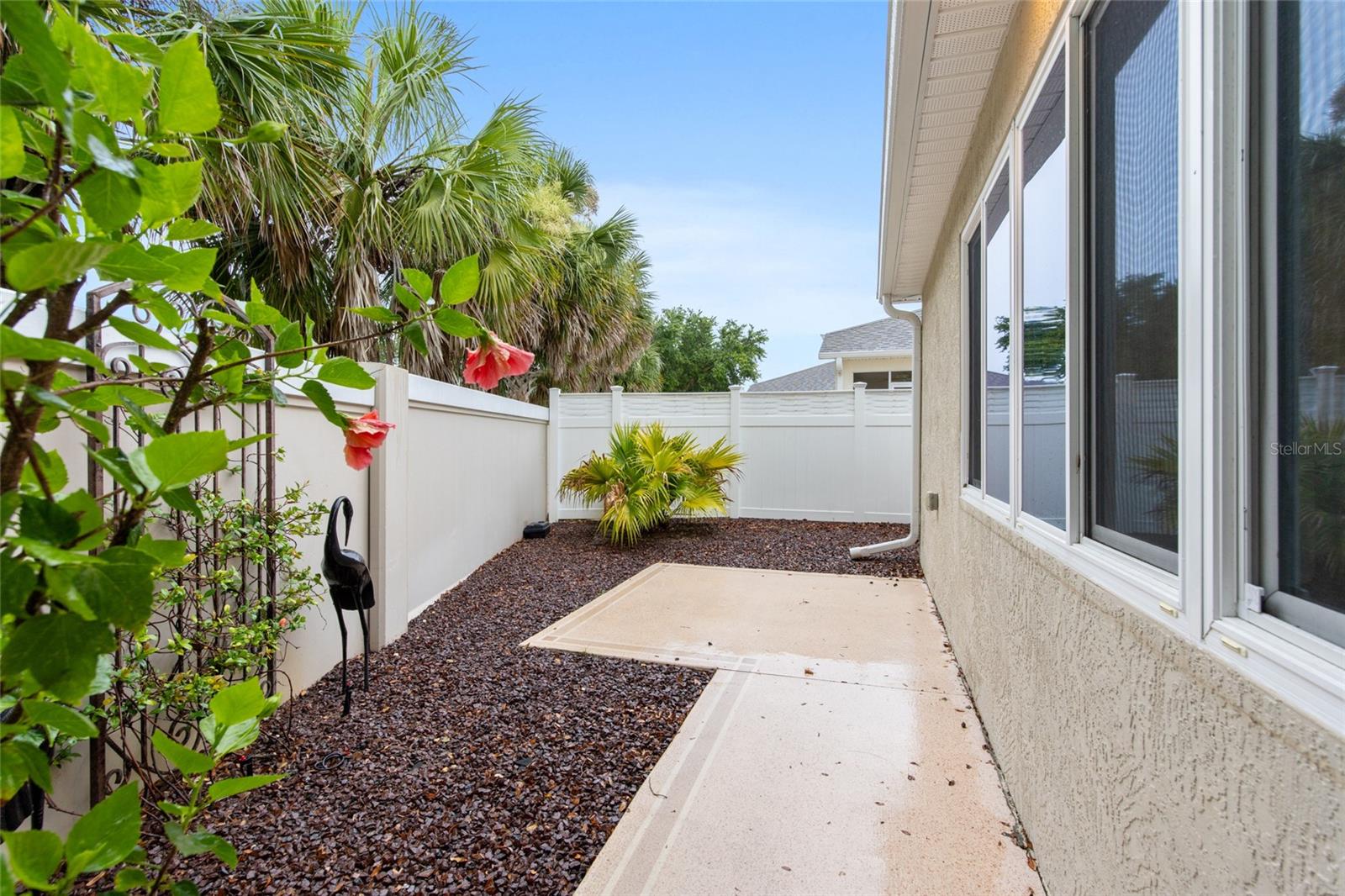 Listing photo id 37 for 1065 Berg Court