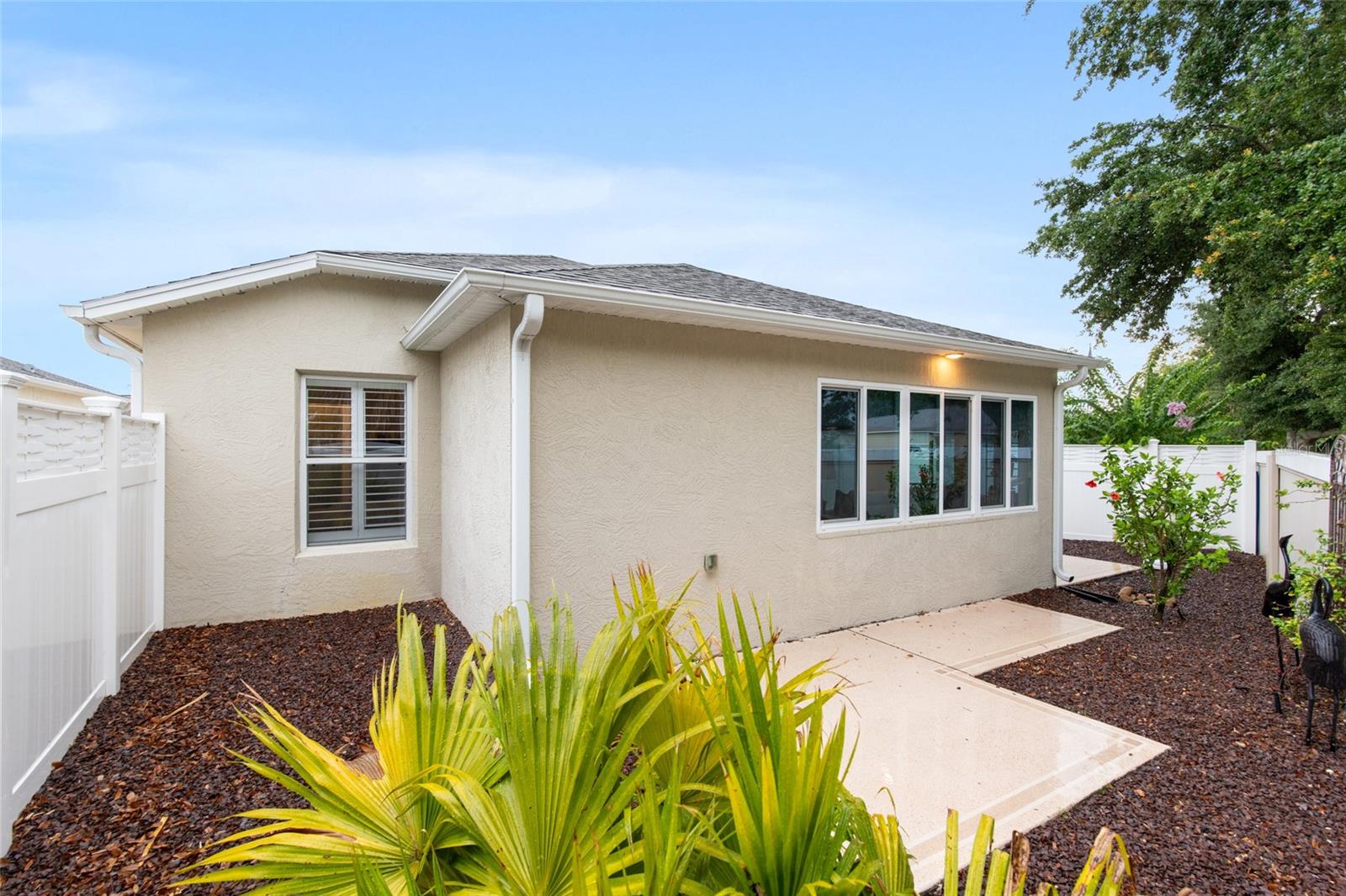 Listing photo id 38 for 1065 Berg Court