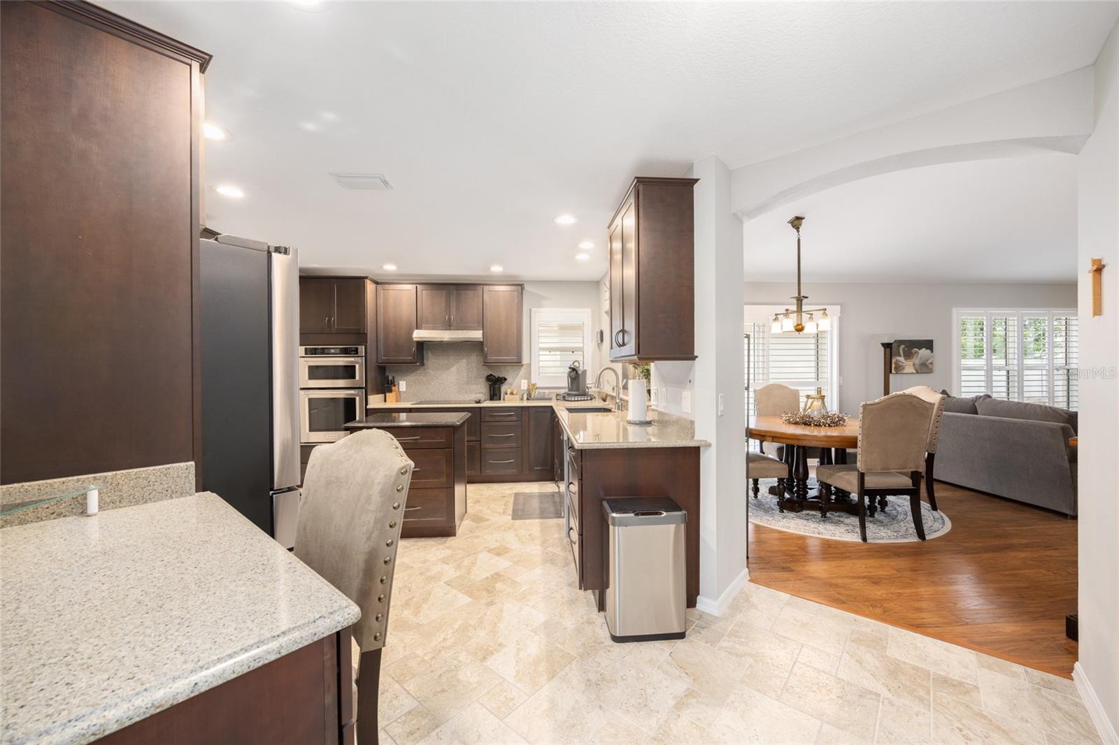 Listing photo id 4 for 1065 Berg Court