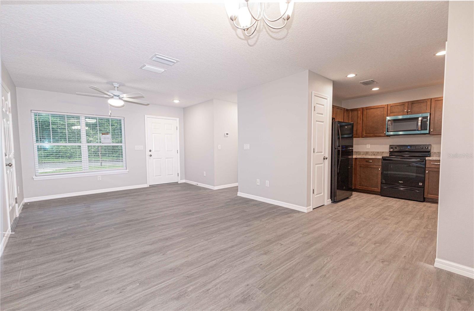 Image 3 of 20 For 8161 Cr 647  