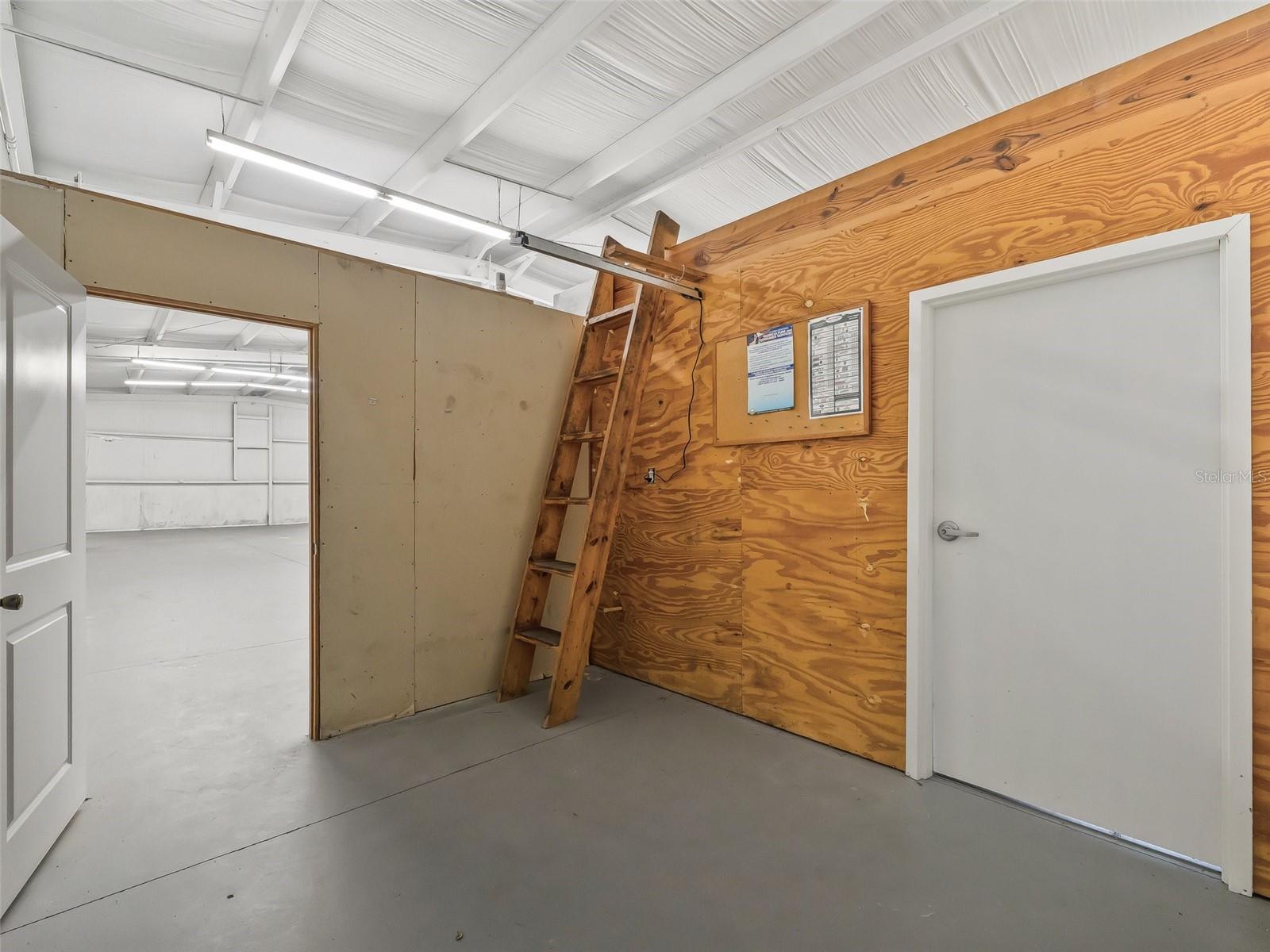 Image 16 of 39 For 301 Beam Street