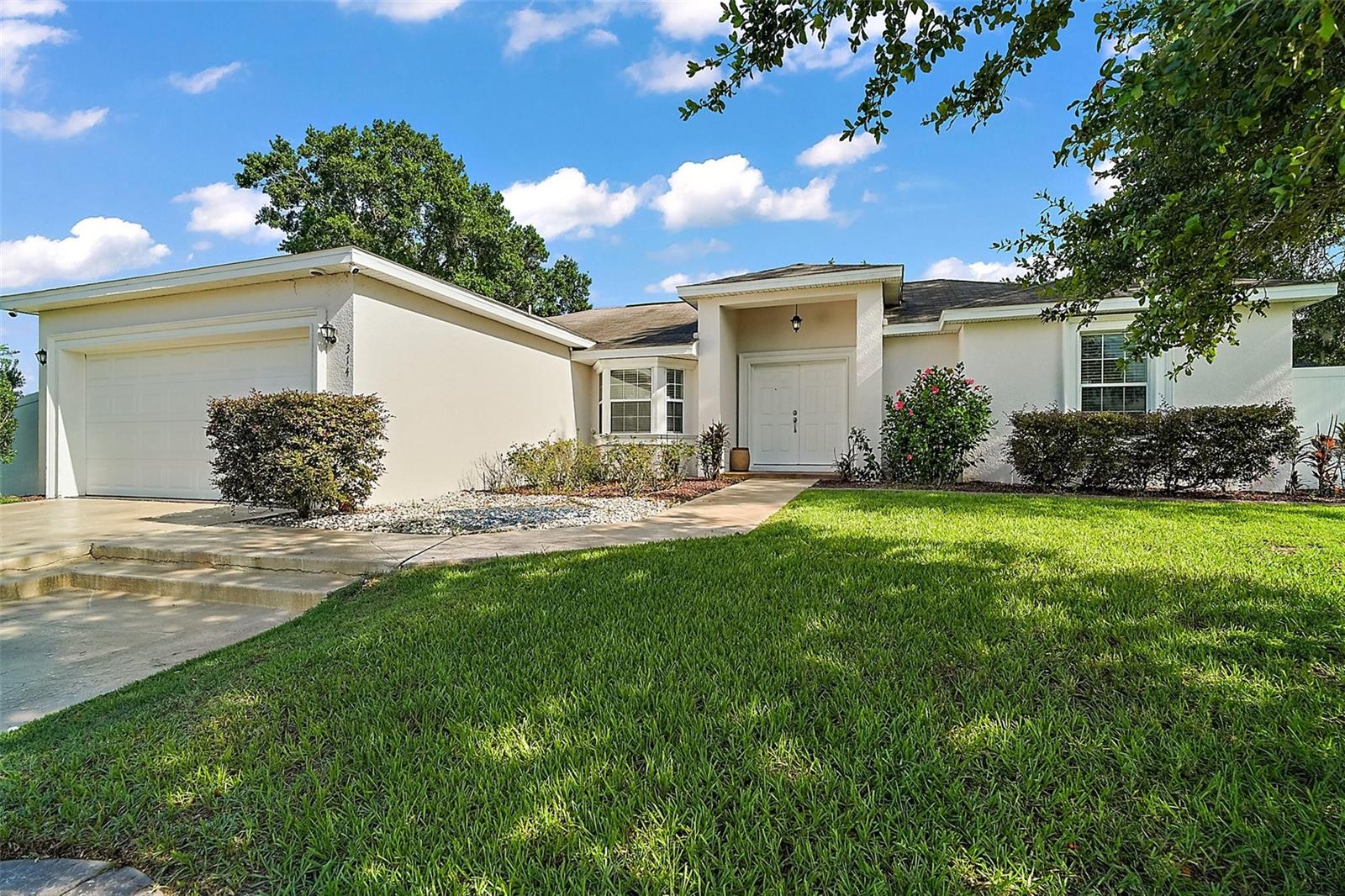 Details for 314 Stone Castle Loop, LADY LAKE, FL 32159