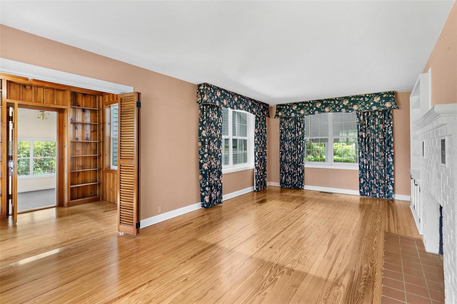 Image 12 of 82 For 9223 Silver Lake Drive