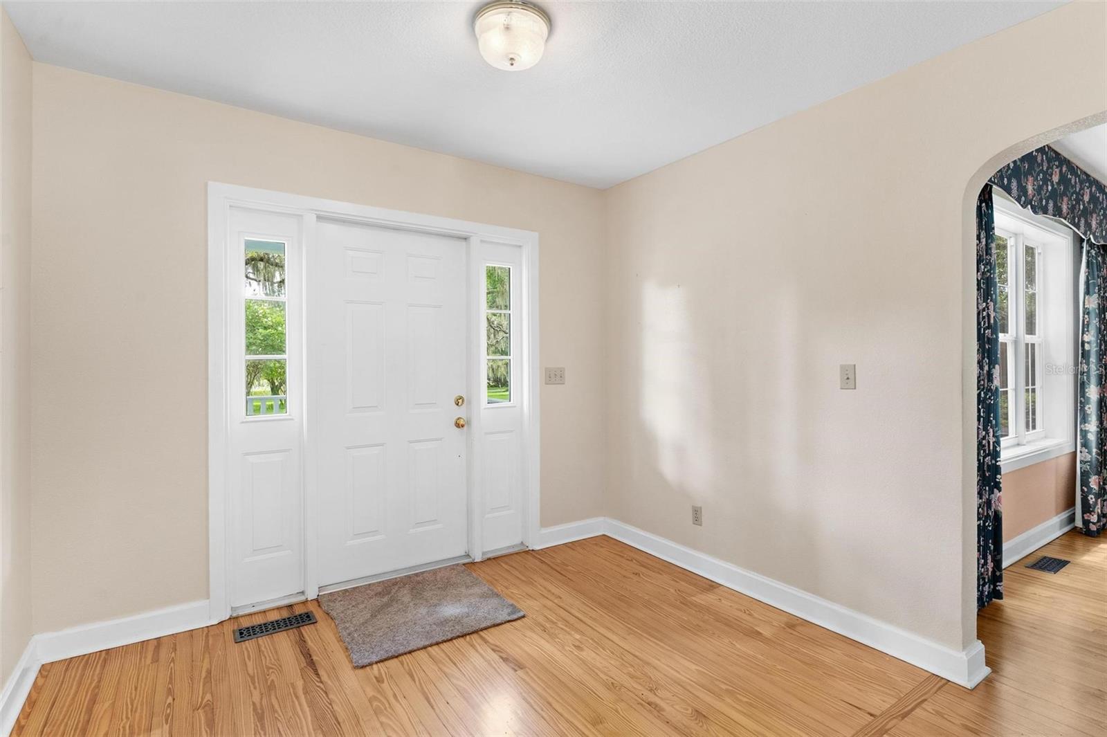 Image 9 of 82 For 9223 Silver Lake Drive